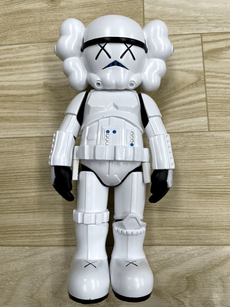アリババで売られているKAWS×STARWARS×MEDICOM TOYのフィギュアは
