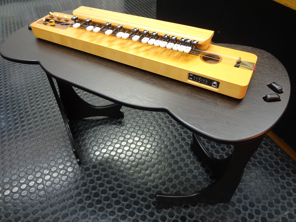 大正琴関連商品～アンプ、立奏台、調弦器、ミュージックプレーヤー