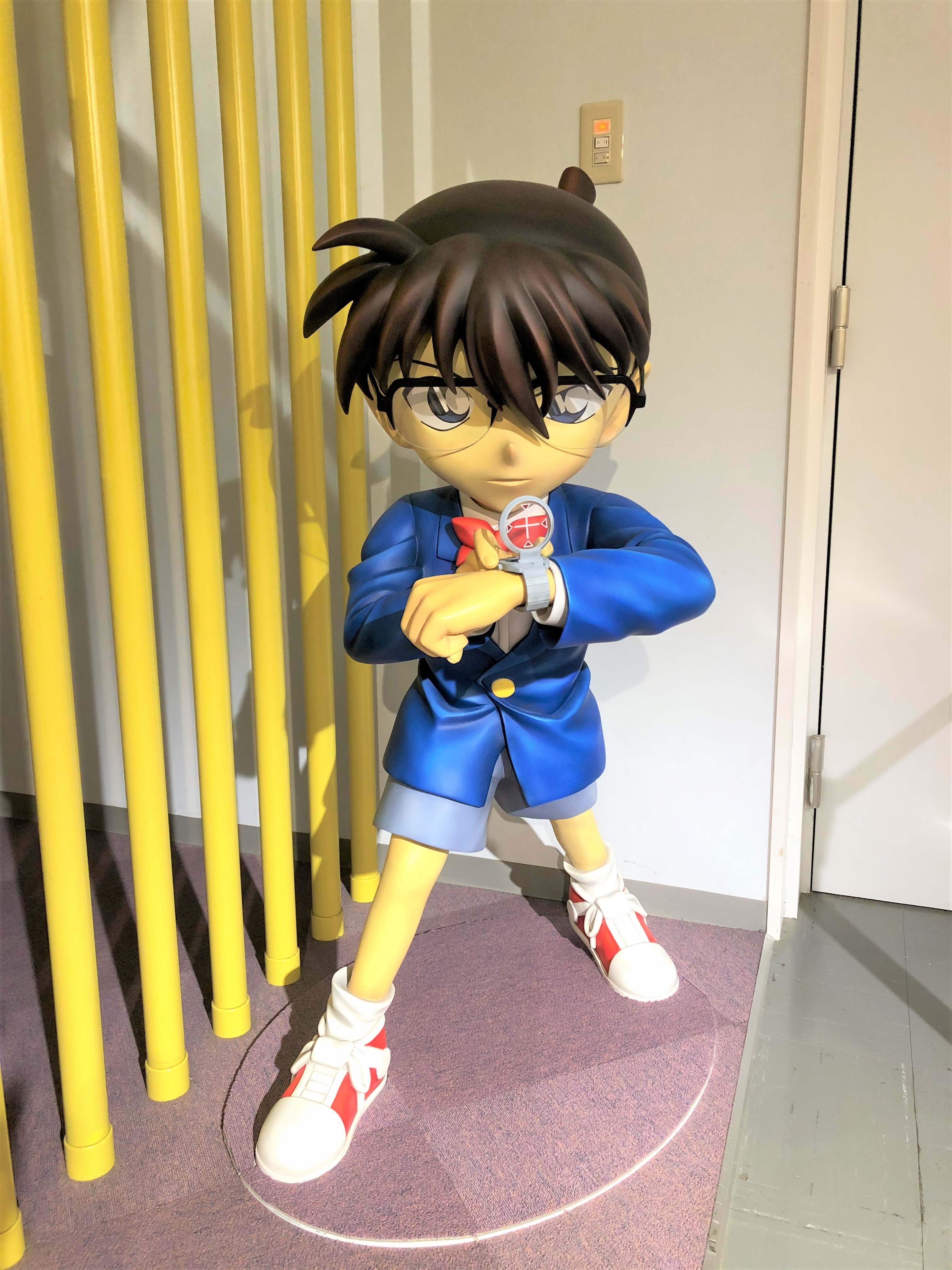 ブロンズ像・カラーオブジェ|青山剛昌ふるさと館