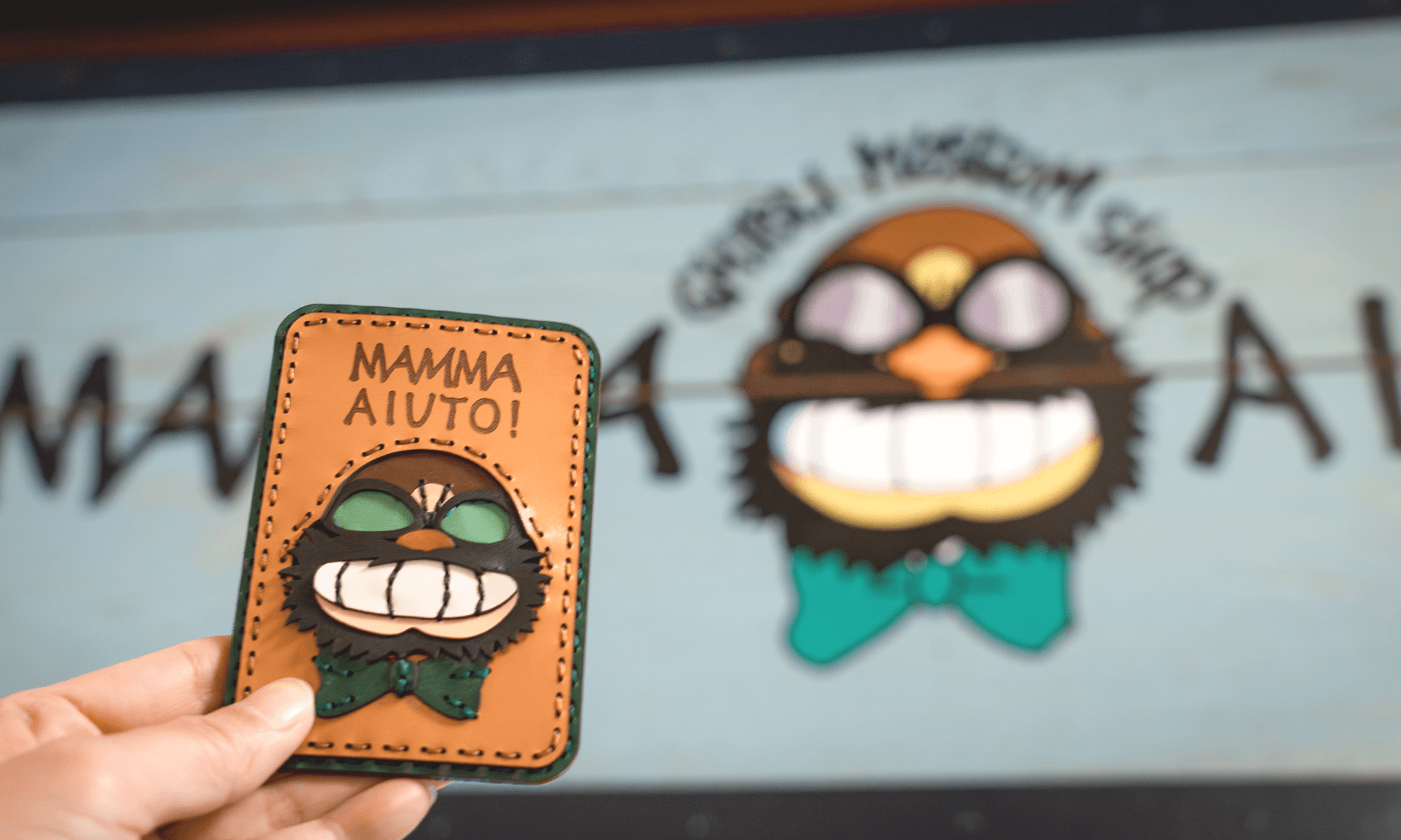 ひと針ずつ縫い上げた／ジブリ美術館の革製カードケース - 三鷹の森