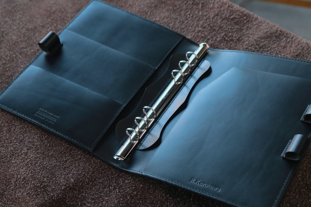 A5サイズのシステム手帳が好みの色でオーダーできます。