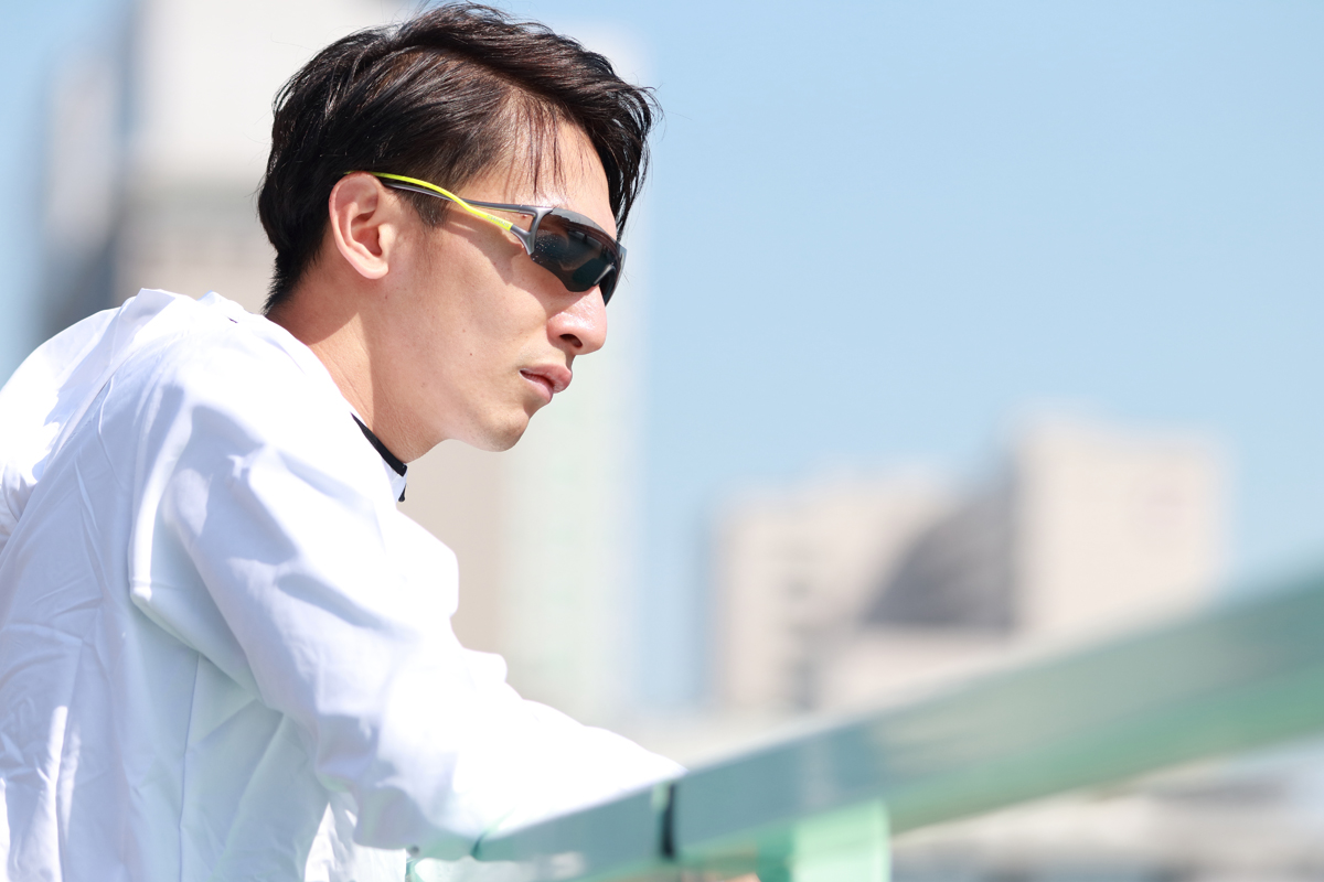 8の字型テンプルでフィット感がアップしたランニング用サングラス