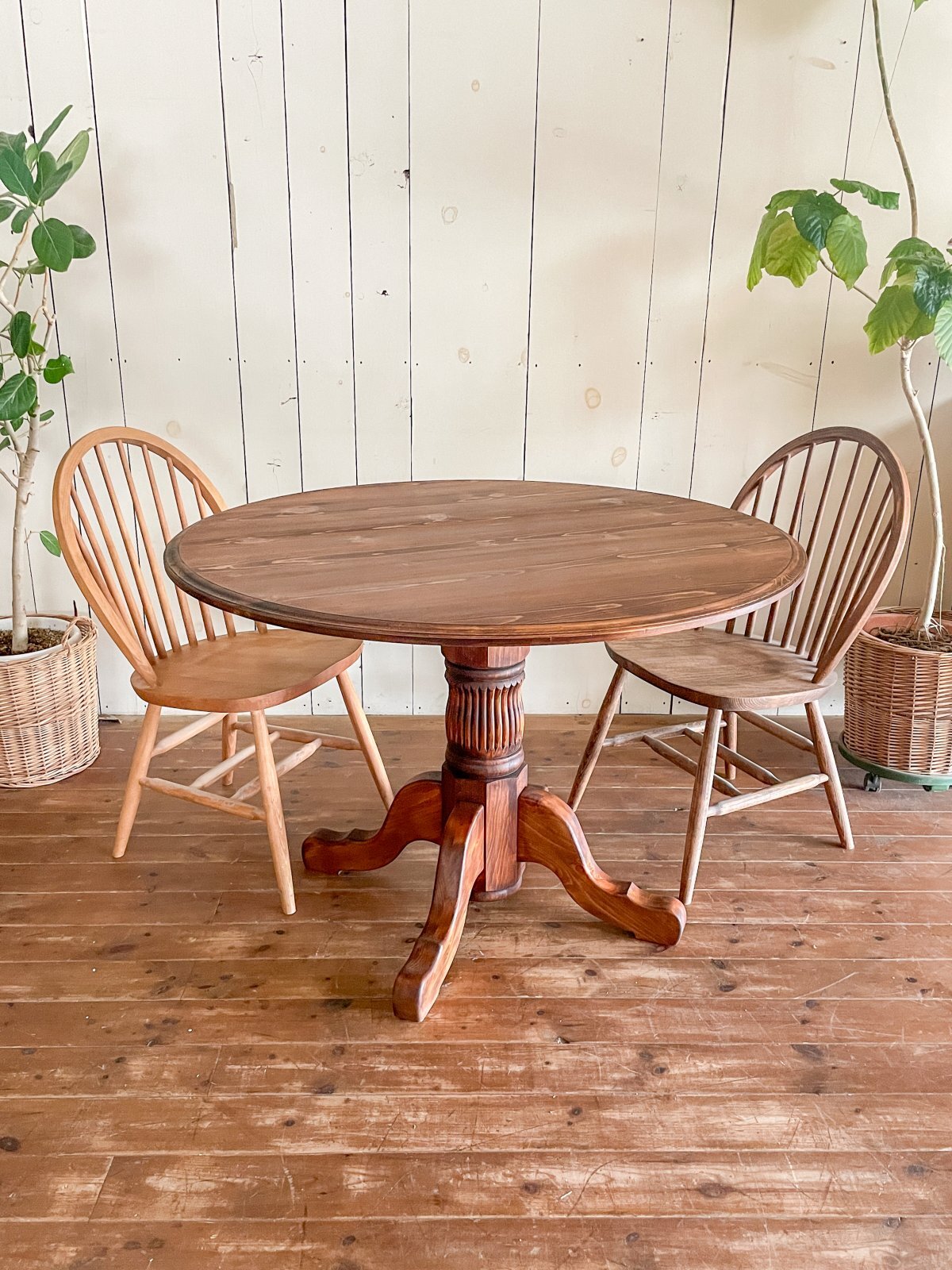 輸入住宅向けパイン材ラウンドテーブル1100mm、店舗向けアンティーク調