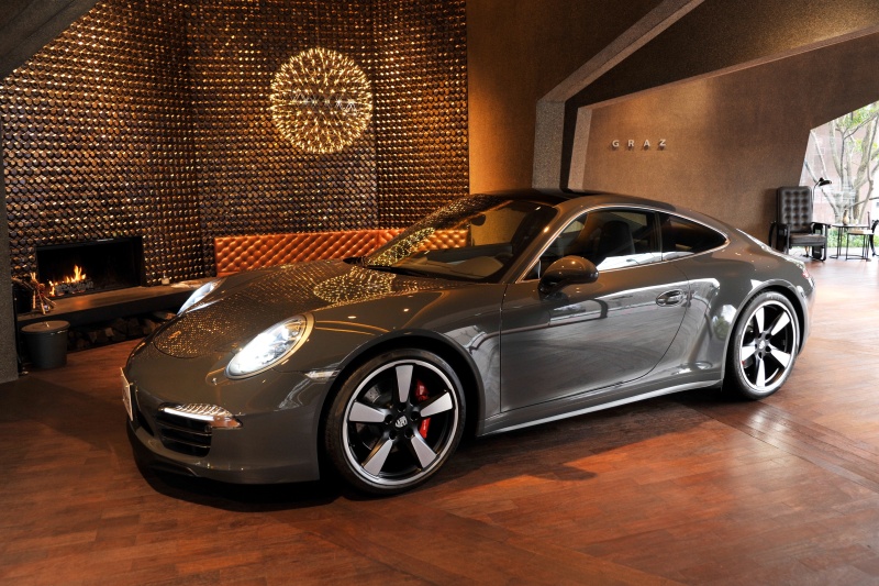 ポルシェ 911(Type991) 50th Anniversary Edition 千鳥格子シート 中古