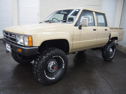 ハイラックスダブルキャブ！！ディーゼル！サンドベージュに全塗装しま