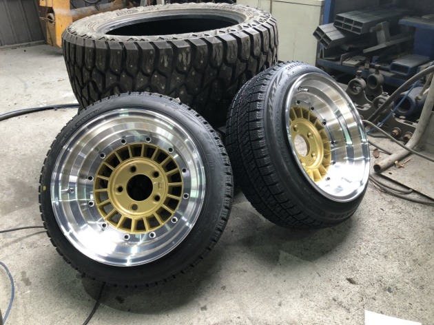 復刻版フォーカスレーシング スタッドレスも引っ張りタイヤで♫｜板金