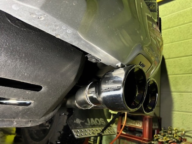 デリカ D:5にZERO1000パワーチャンバーとJAOSマフラーを取り付け