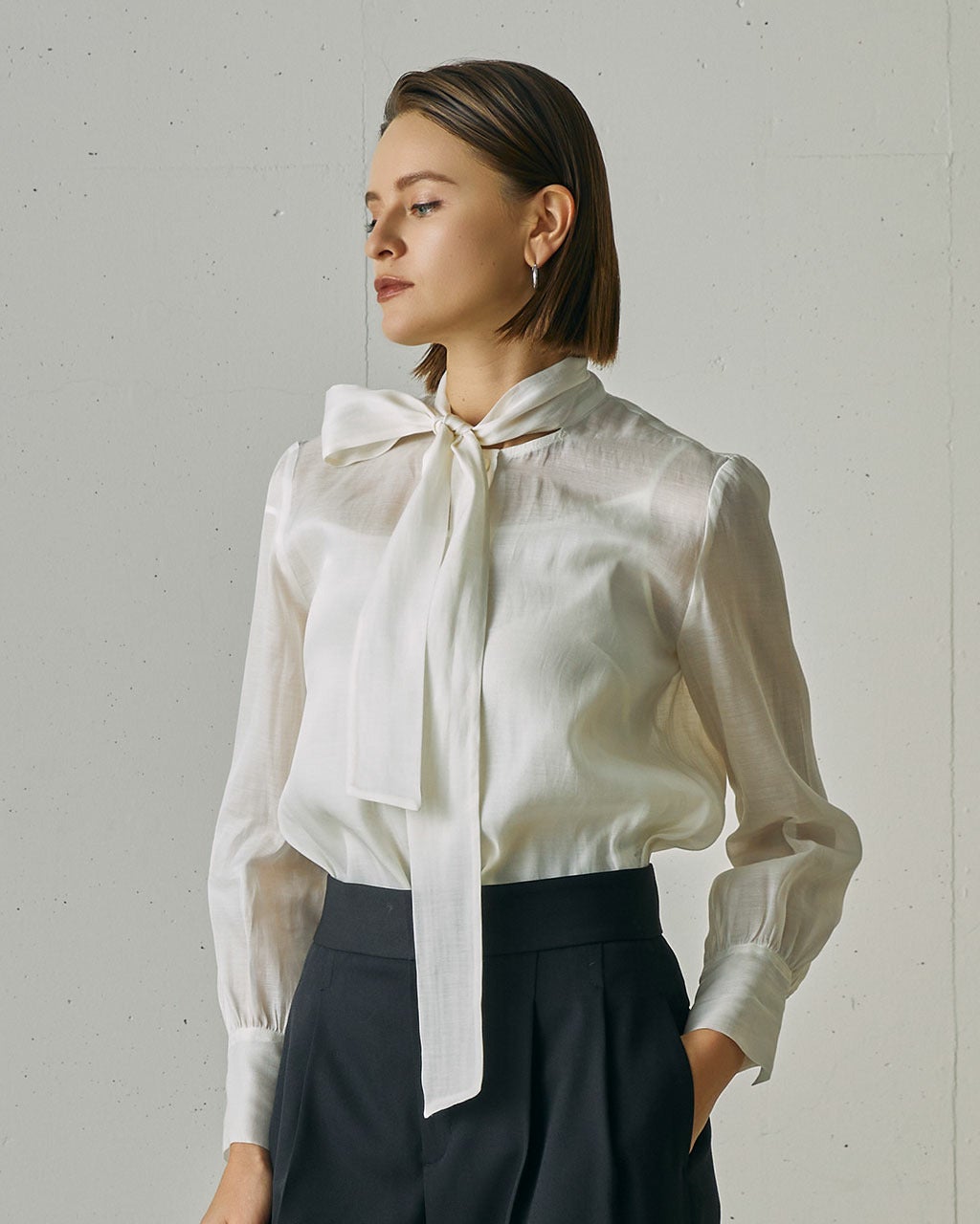 綿シルクオーガンジー・ボウタイブラウス/DoCLASSE