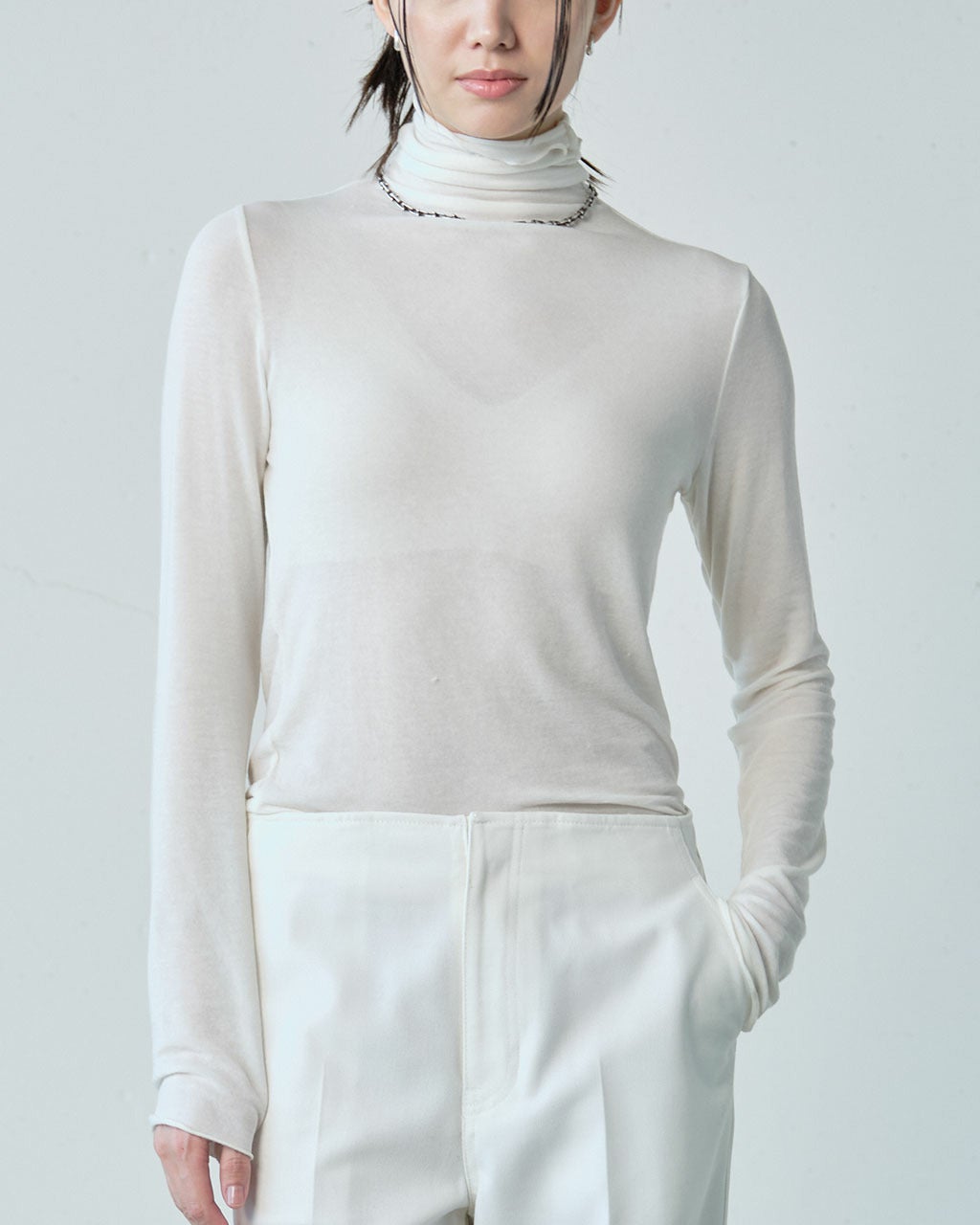 カシミヤシルク混・タートルネック/DoCLASSE