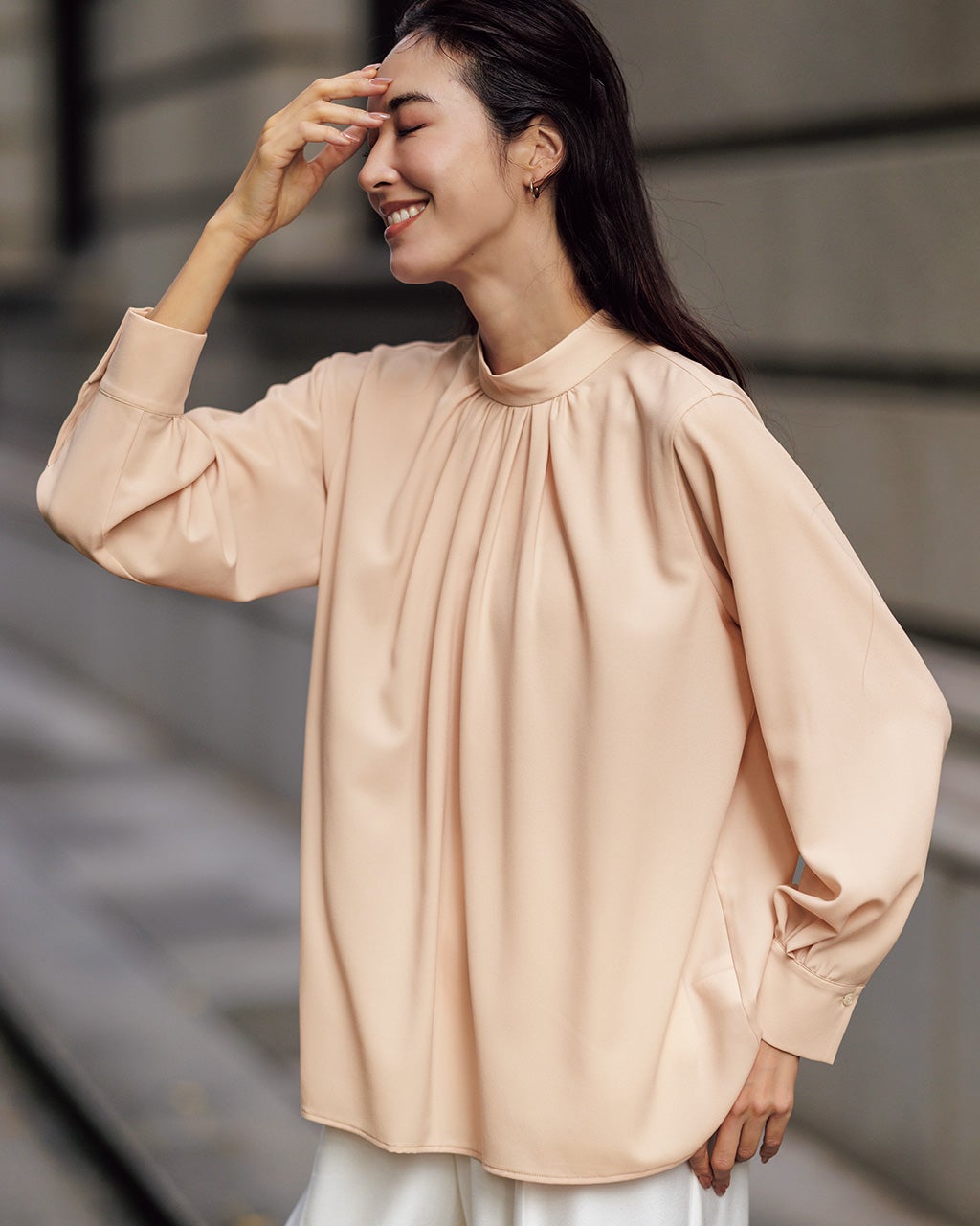 ストレッチジョーゼット・スタンドネックブラウス/DoCLASSE