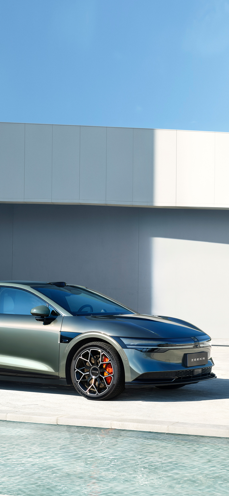 1732788991-m.jpg?auto=format