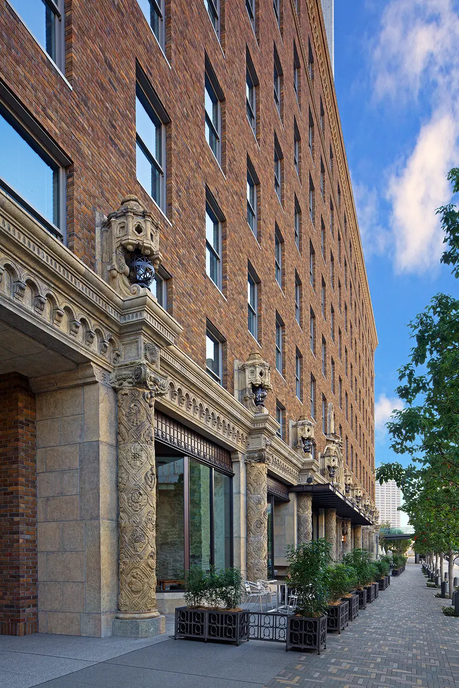 石材レリーフ（外装）｜アートギャラリー｜資料室｜ダイビル株式会社