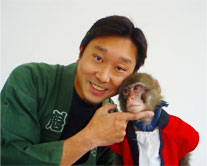 猿まわし・紙切り・講談・浪曲など日本の伝統芸 | 大道芸人派遣【桃