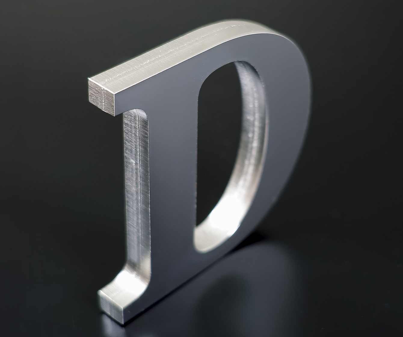 金属切文字｜金属製サイン｜サイン・製品情報｜株式会社ダイカン