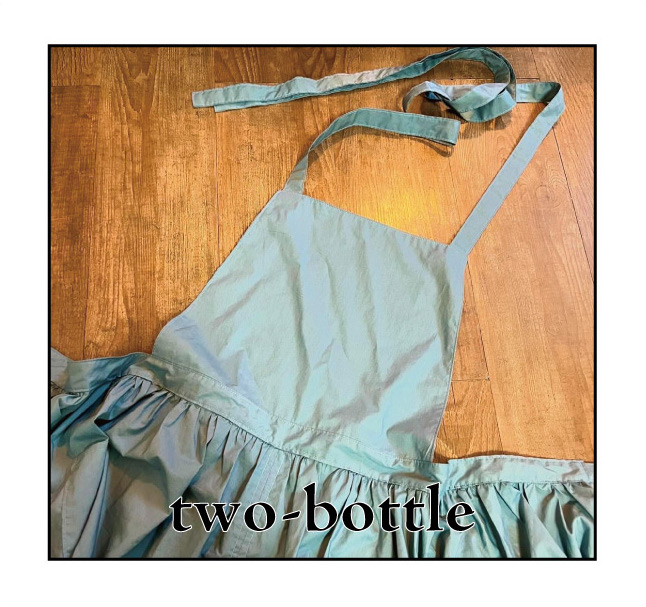 two-bottle☆エプロンワンピース大人用フリーサイズ (型紙／仕様書あり