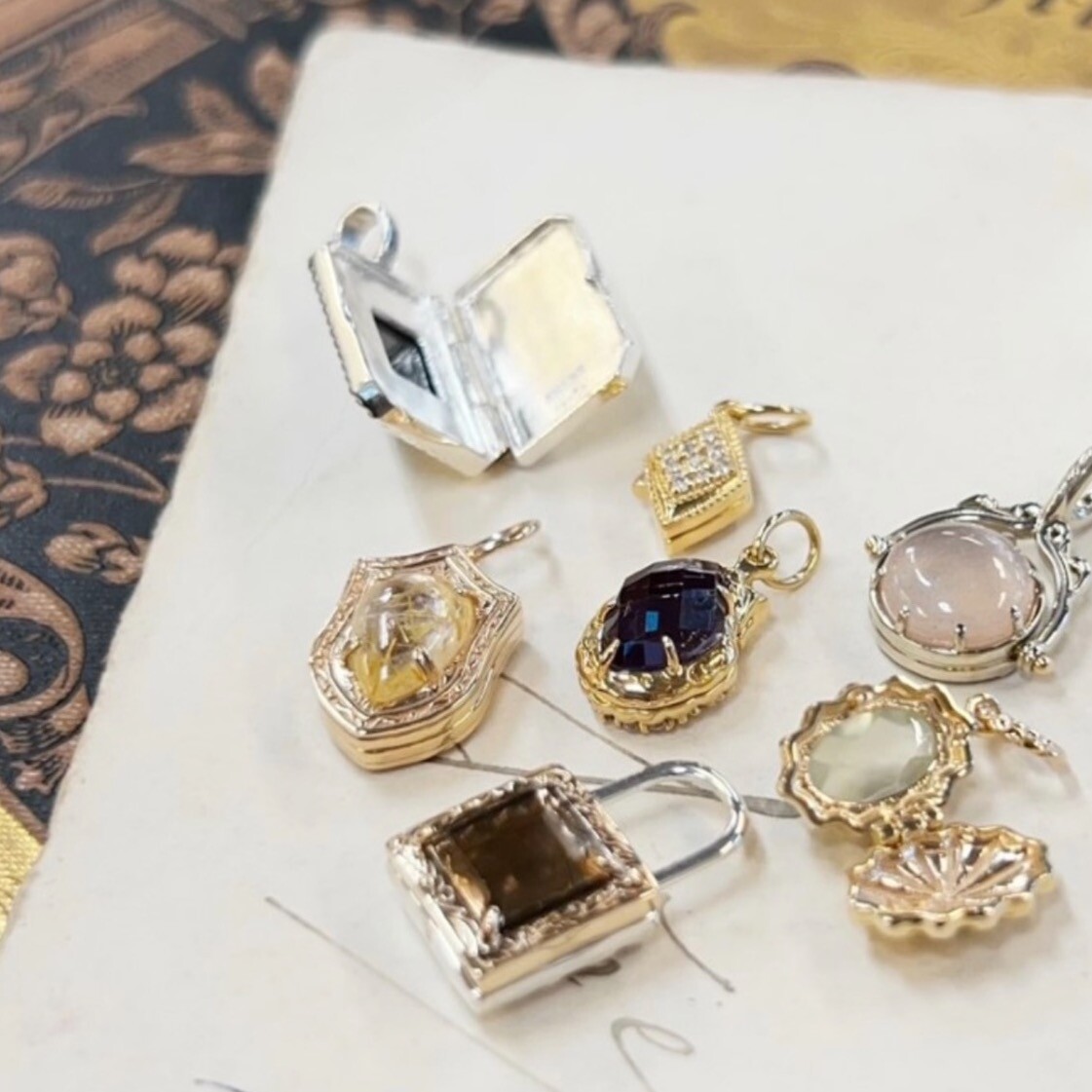 2023SS④ 星座ネックレスチャーム | アガット | ショップブログ | 大丸