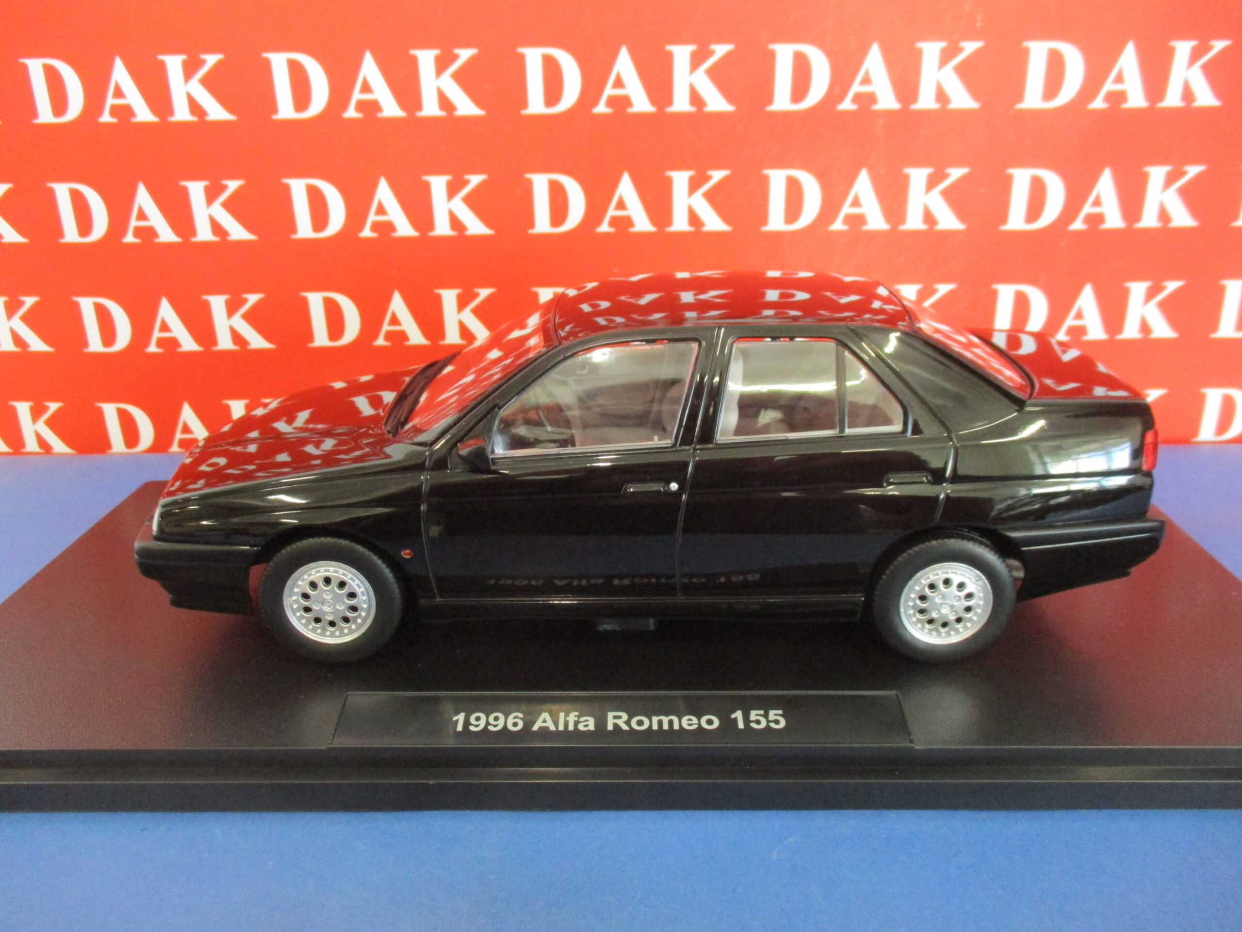 Die cast 1/18 Modellino Auto Alfa Romeo 155 Black 1996 by Triple9