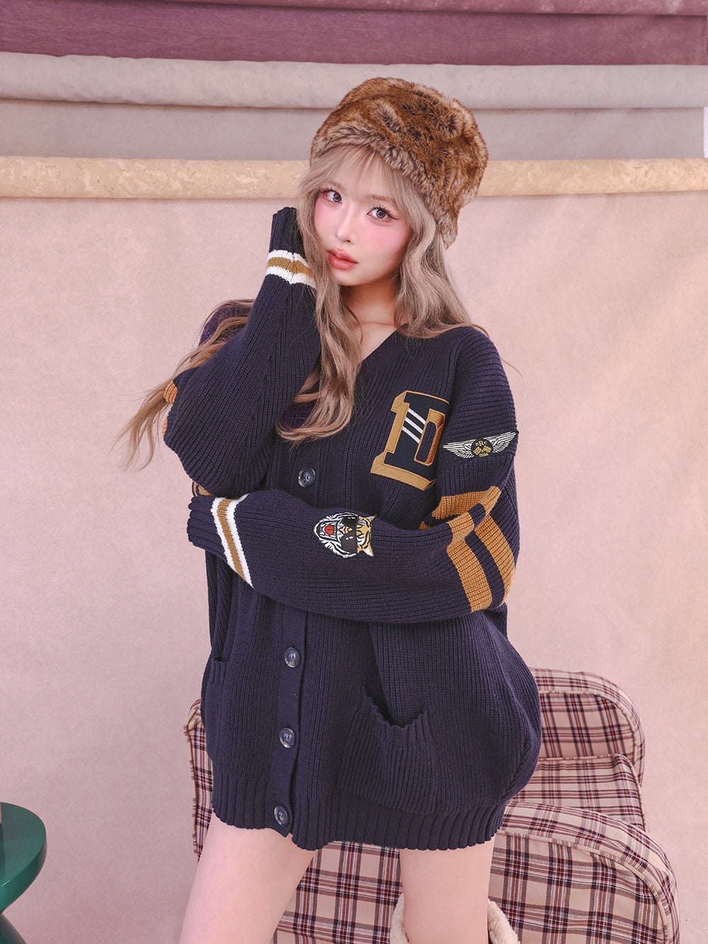 カレッジワッペンVネックニットカーディガン – Darich (ダーリッチ)