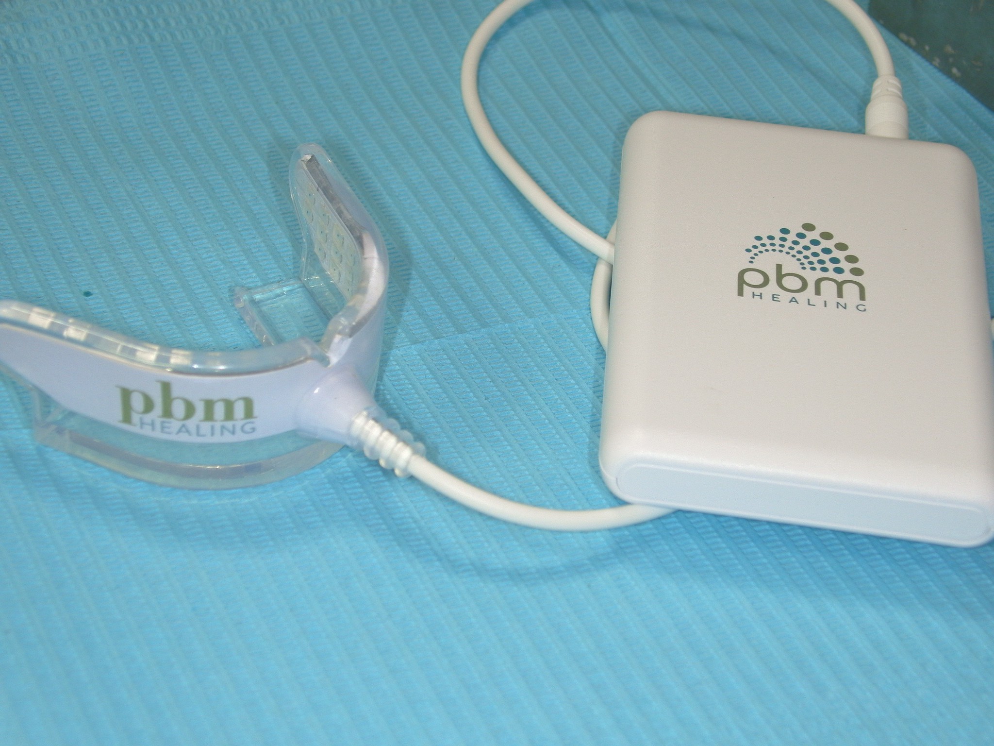 インビザラインの矯正期間は光加速装置を使用したスピード矯正で大幅に