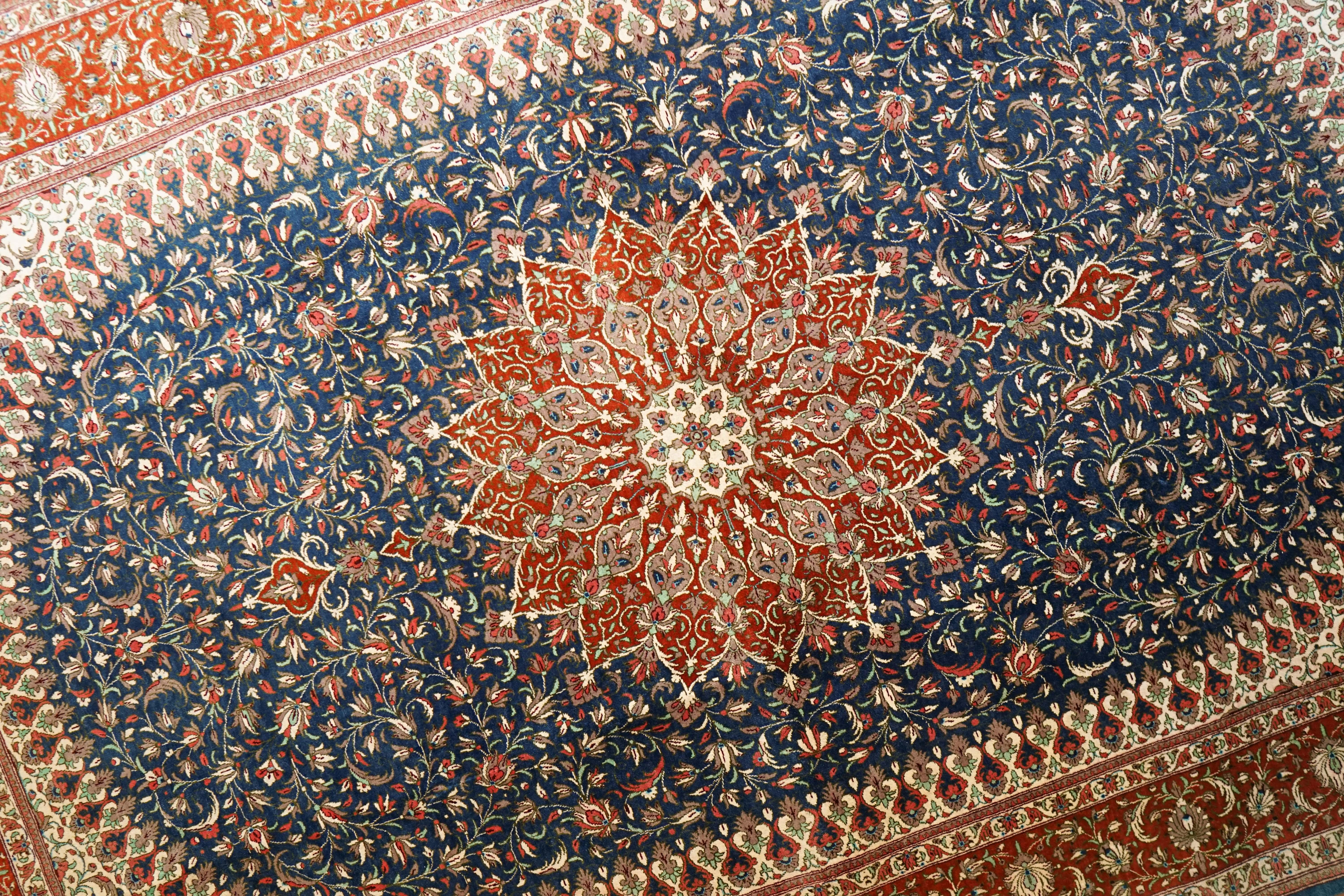 ペルシャ絨毯クム産 ヌーリ工房 シルク100% 証明書付197×135cm