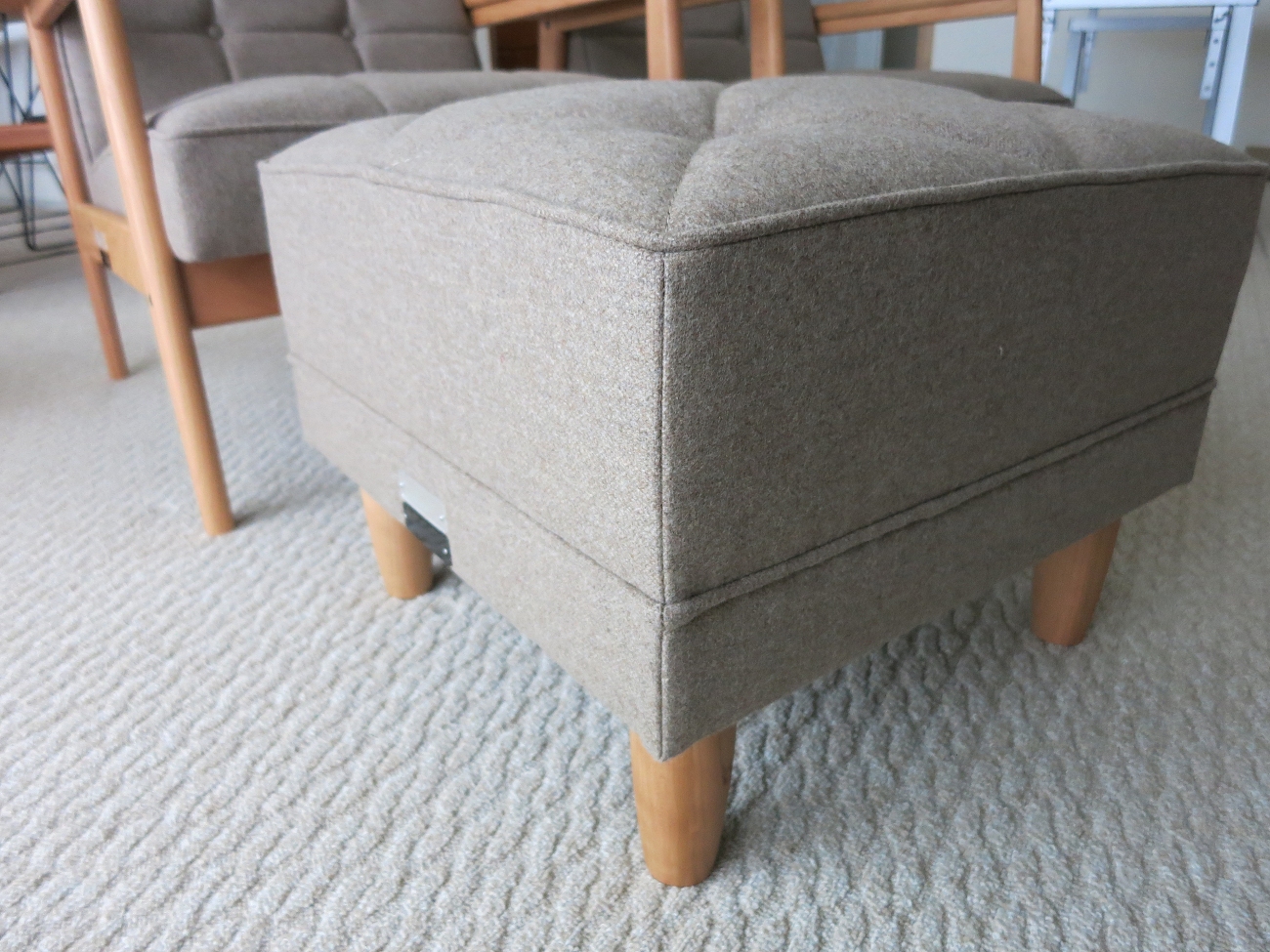 カリモク60 Kチェア1シーター フラノベージュ（チェリー材）と