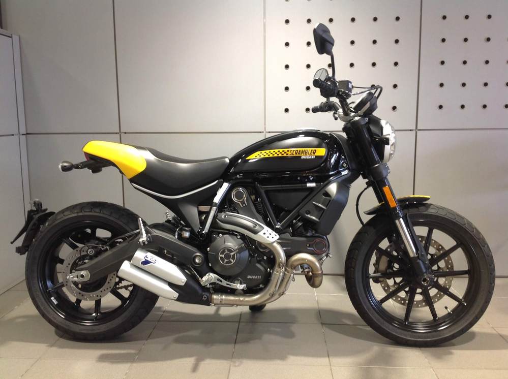 ディライト特選中古車】スクランブラーフルスロットル - de