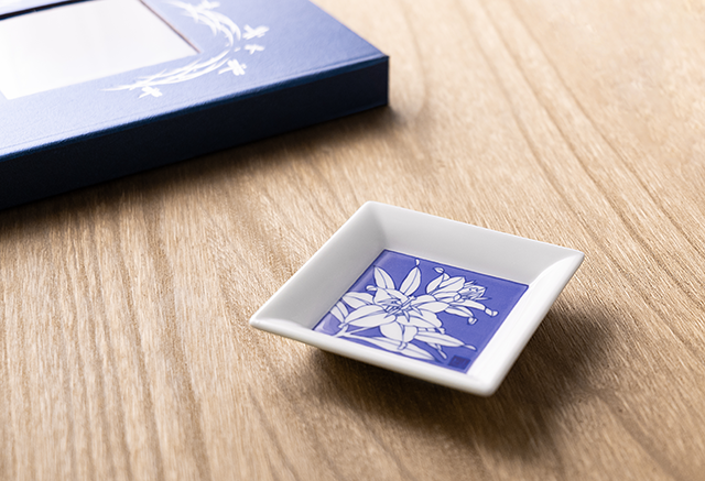 伊万里焼 瑠璃（るり）｜弔電｜ギフト | 電報の申込はKDDIグループ で