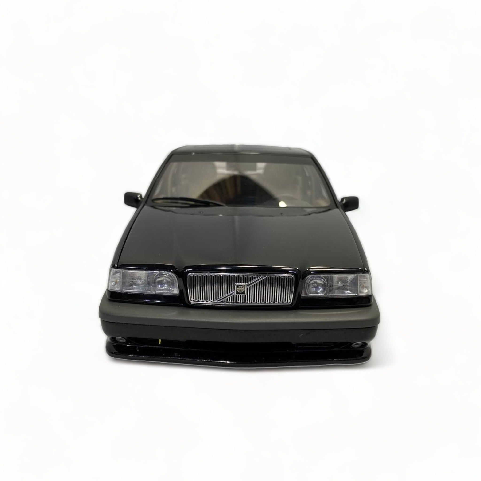 Autoart Volvo 850R Sedan - Black (1996, 1/18 Scale) Model Car