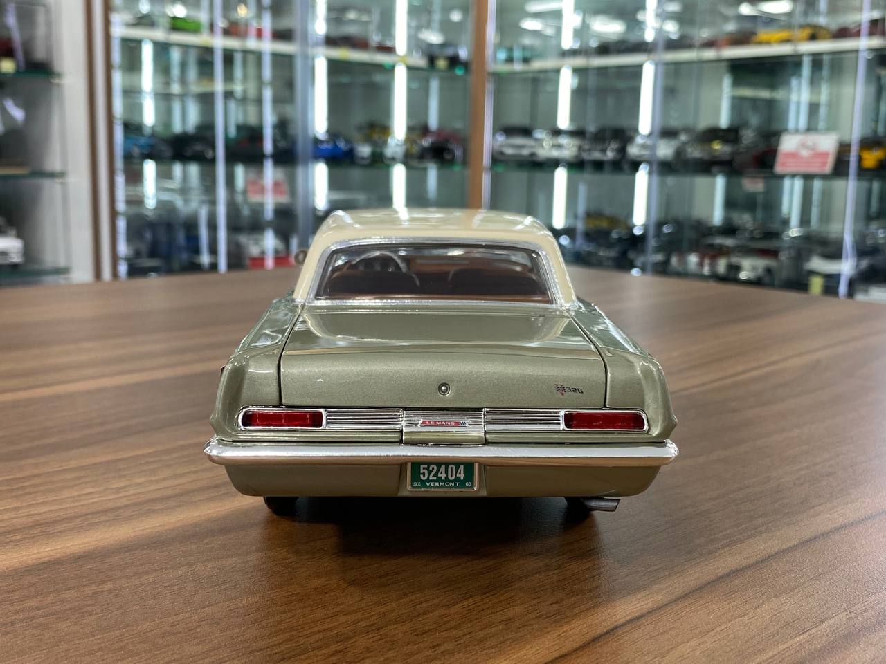 Highway 61 Pontiac LeMans Coupe 1963 -[1/18 Diecast, Green