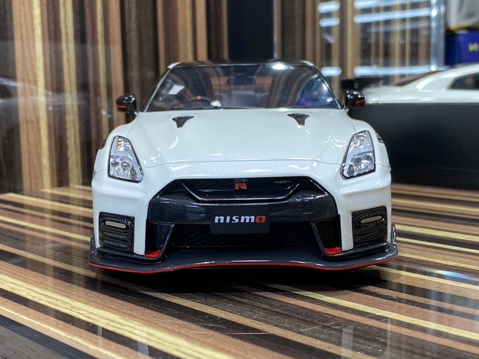 1/18 Diecast Nissan GT-R R35 Nismo White Kyosho Samurai Scale