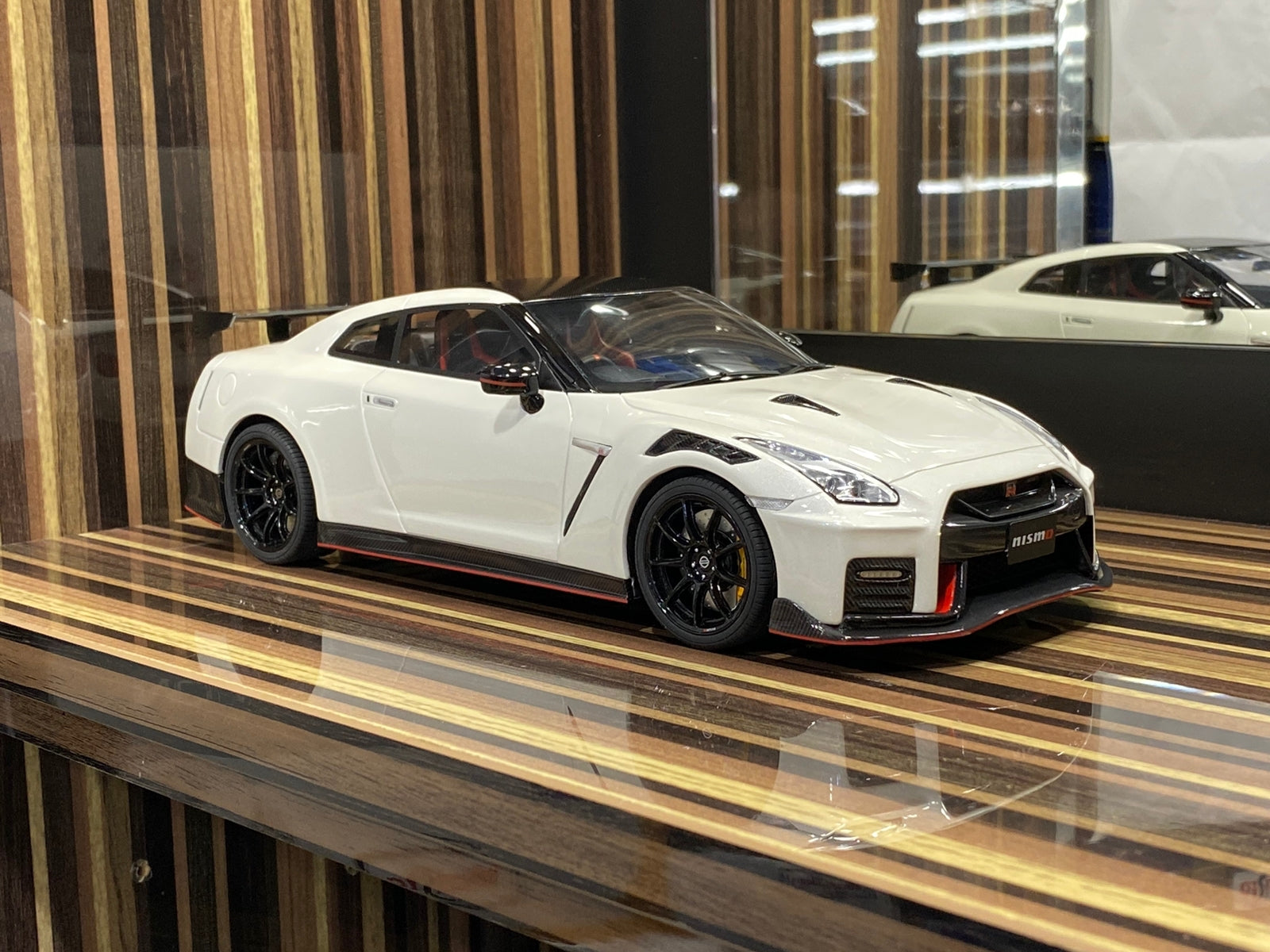 1/18 Diecast Nissan GT-R R35 Nismo White Kyosho Samurai Scale