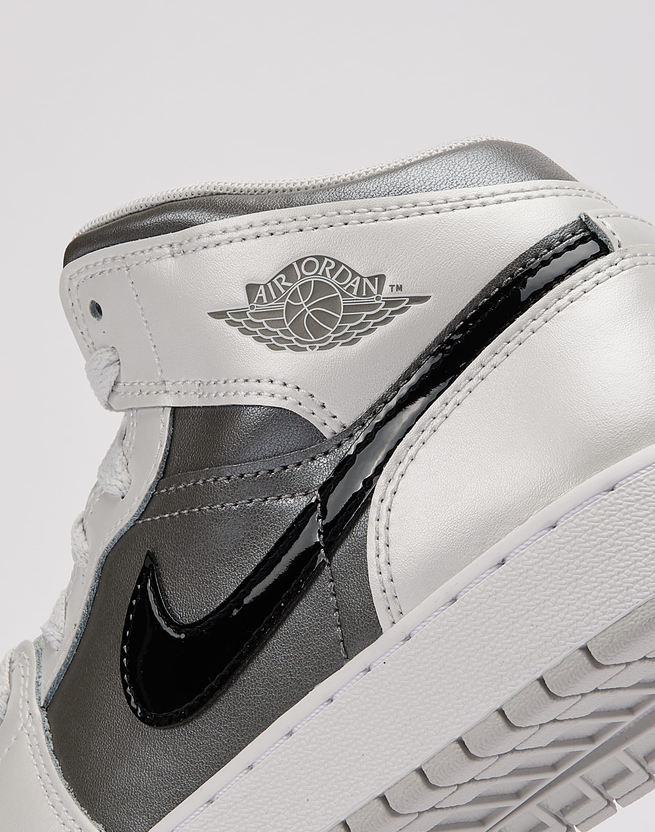 Jordan Air Jordan 1 Mid SE Grade-School – DTLR