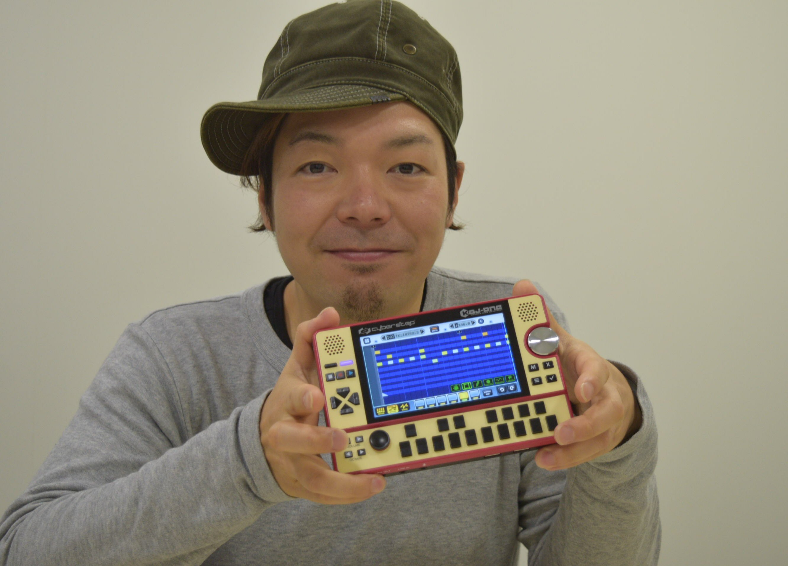 新幹線の中でも曲作り!? 元Hysteric Blueのドラマー、楠瀬タクヤさんの