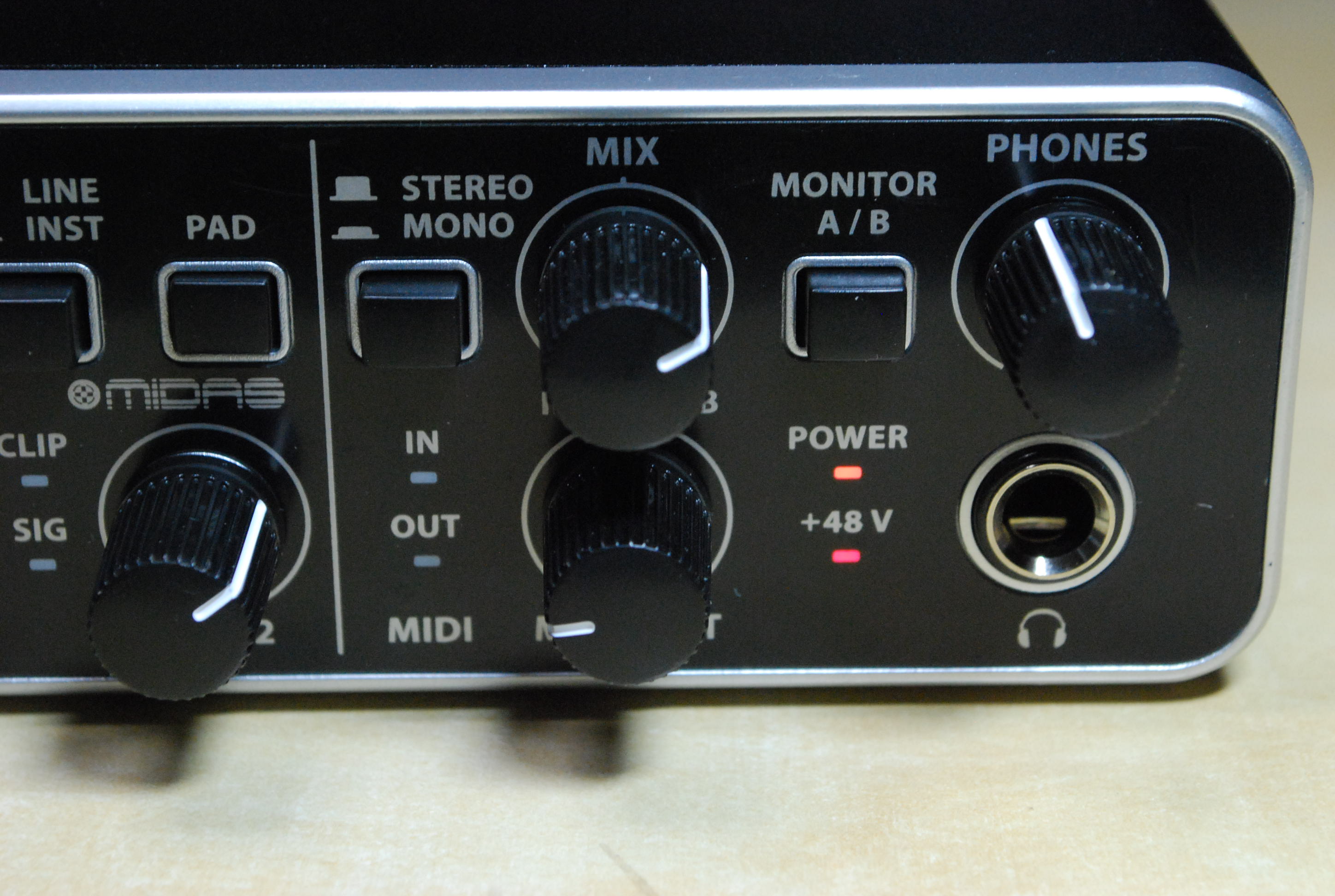 Behringer 2×4 オーディオインターフェース UMC204HD ハイレゾに録音