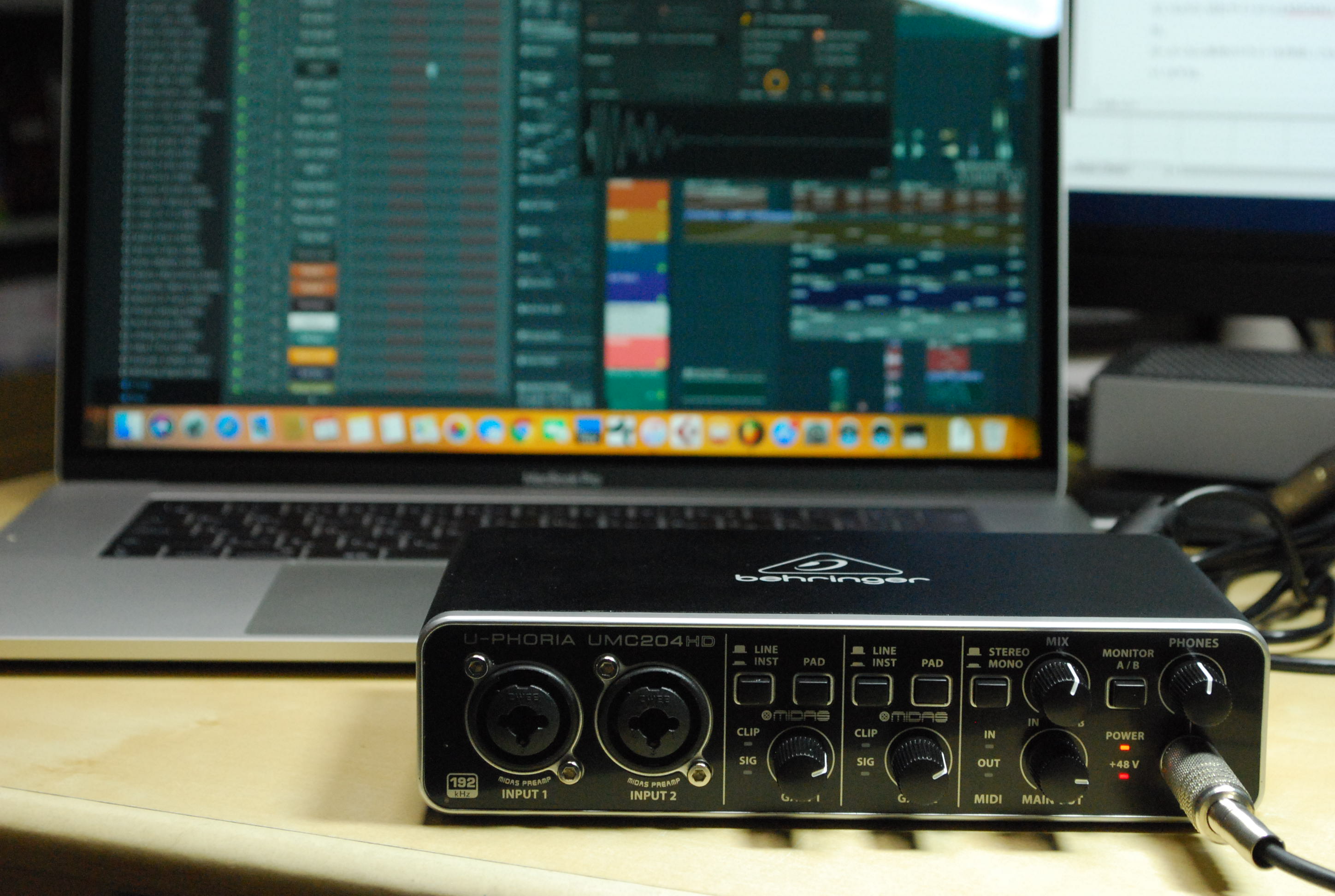 オーディオインターフェイスが4,698円!?価格破壊のbehringer U-PHORIA