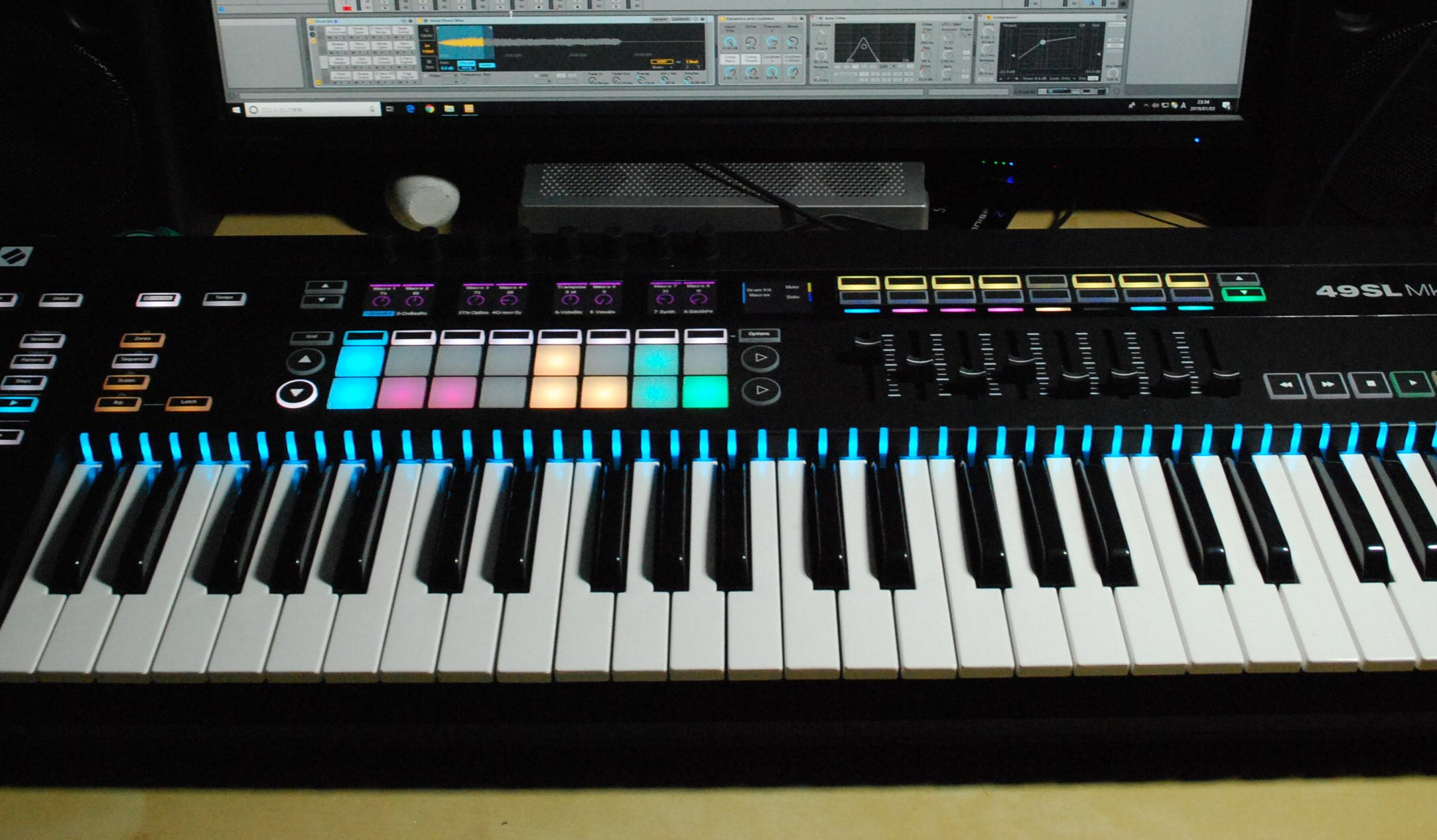 シーケンサ内蔵でフィジコンとしてもCV/GATEにも対応する超多機能な