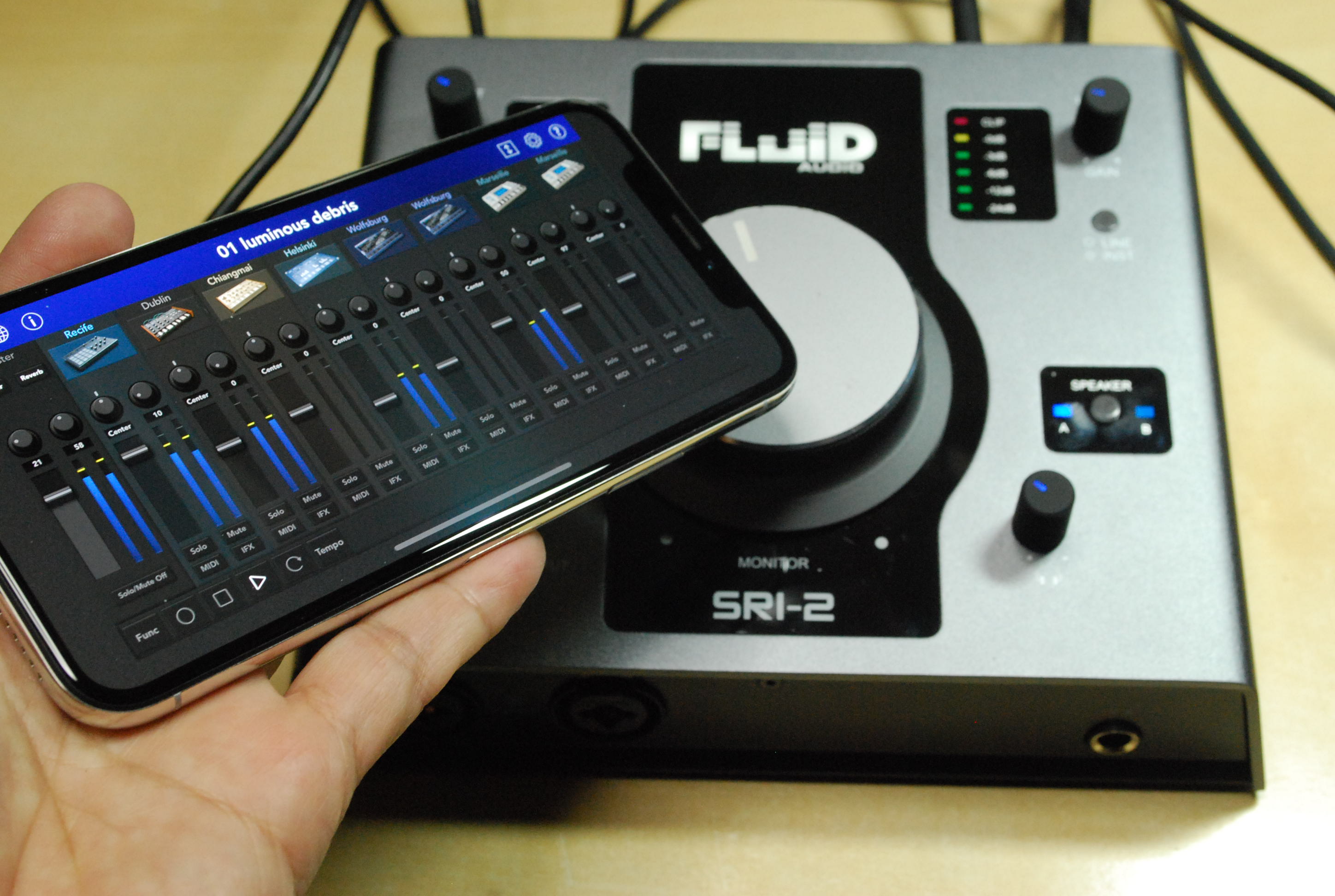 2つのスピーカーを切り替えて聴き比べられるモニタリングに特化した