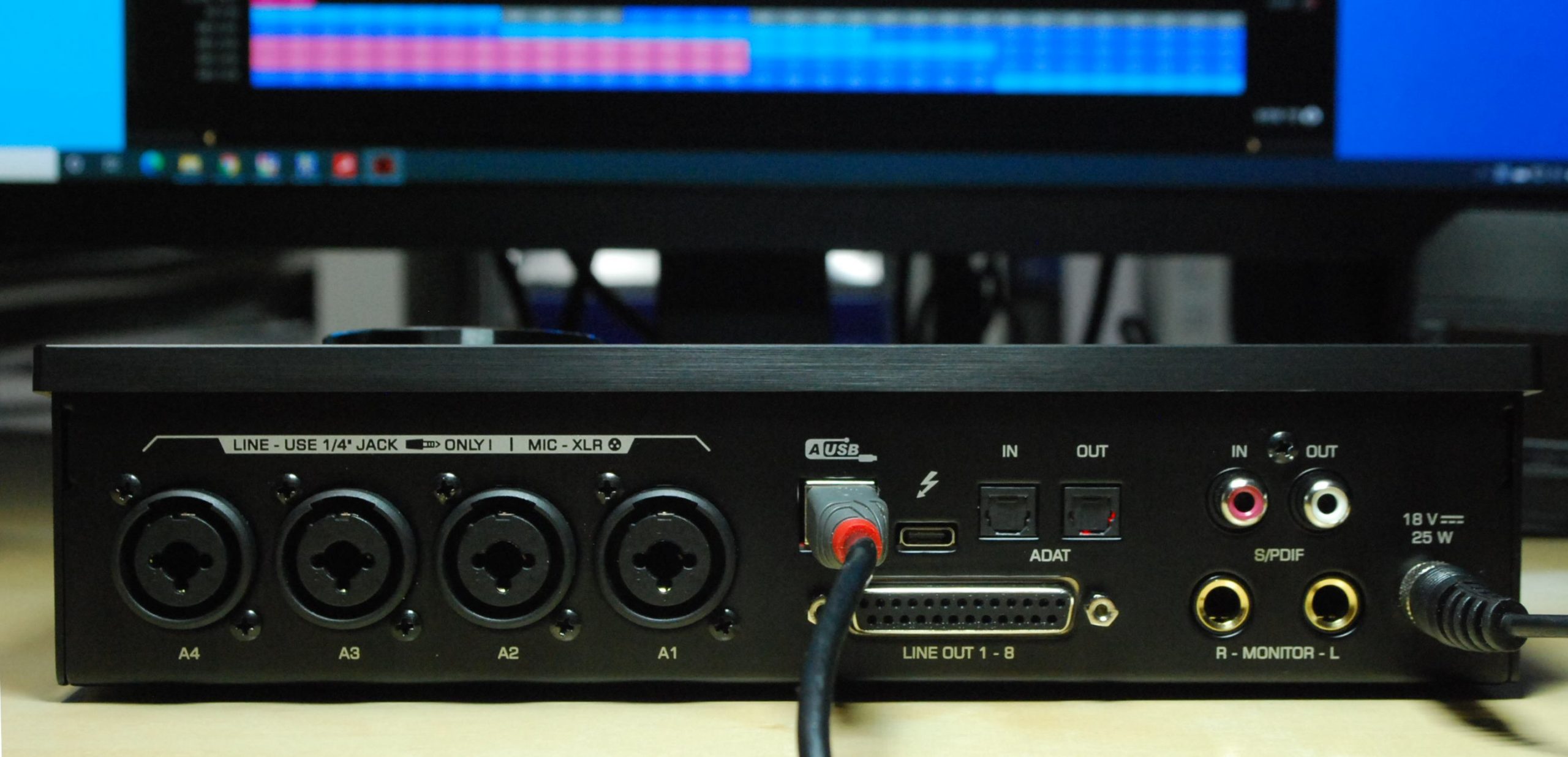 FPGAx2とDSPx4で構成されるスーパーデスクトップインターフェイス