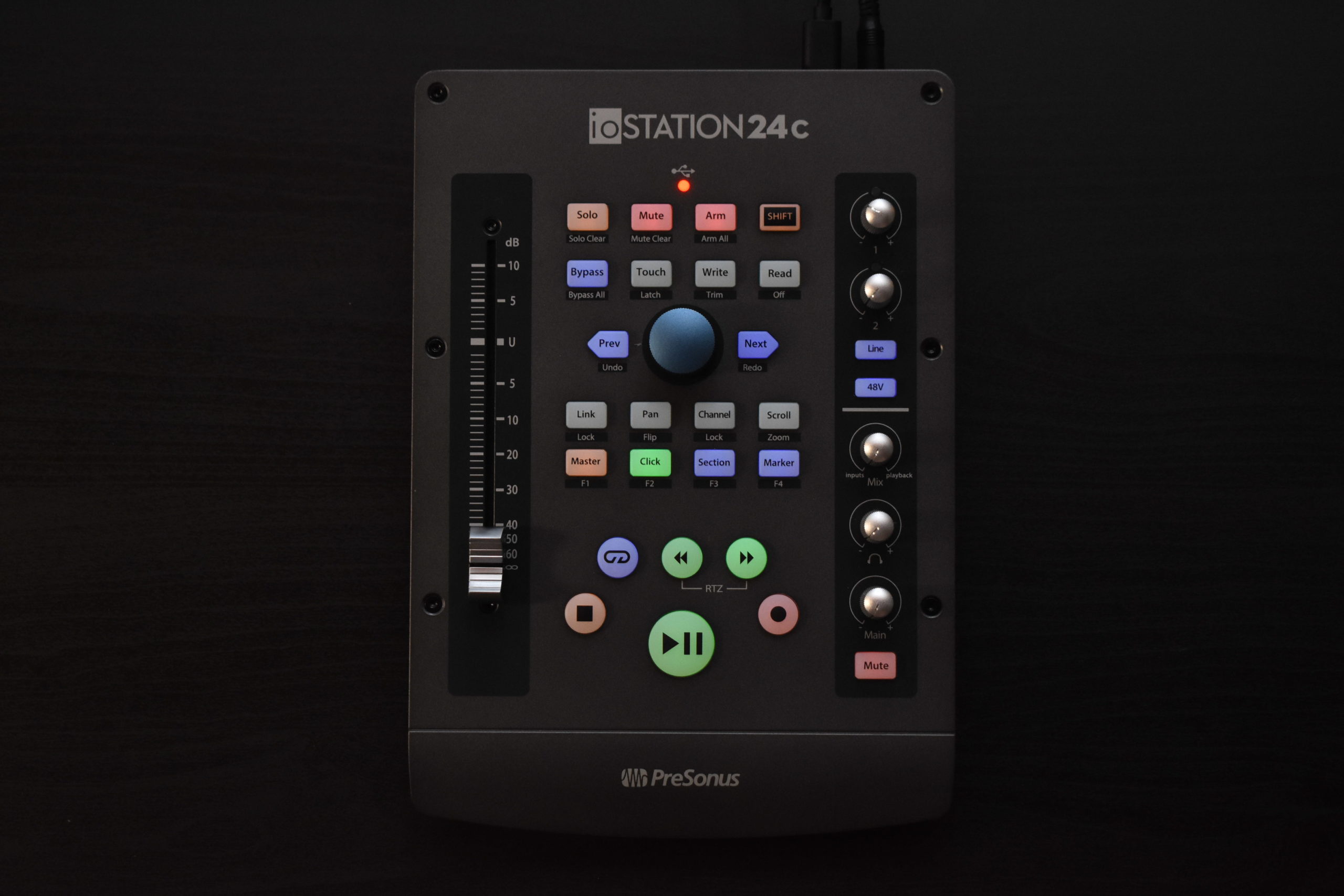 ムービングフェーダーとオーディオインターフェイスが合体した