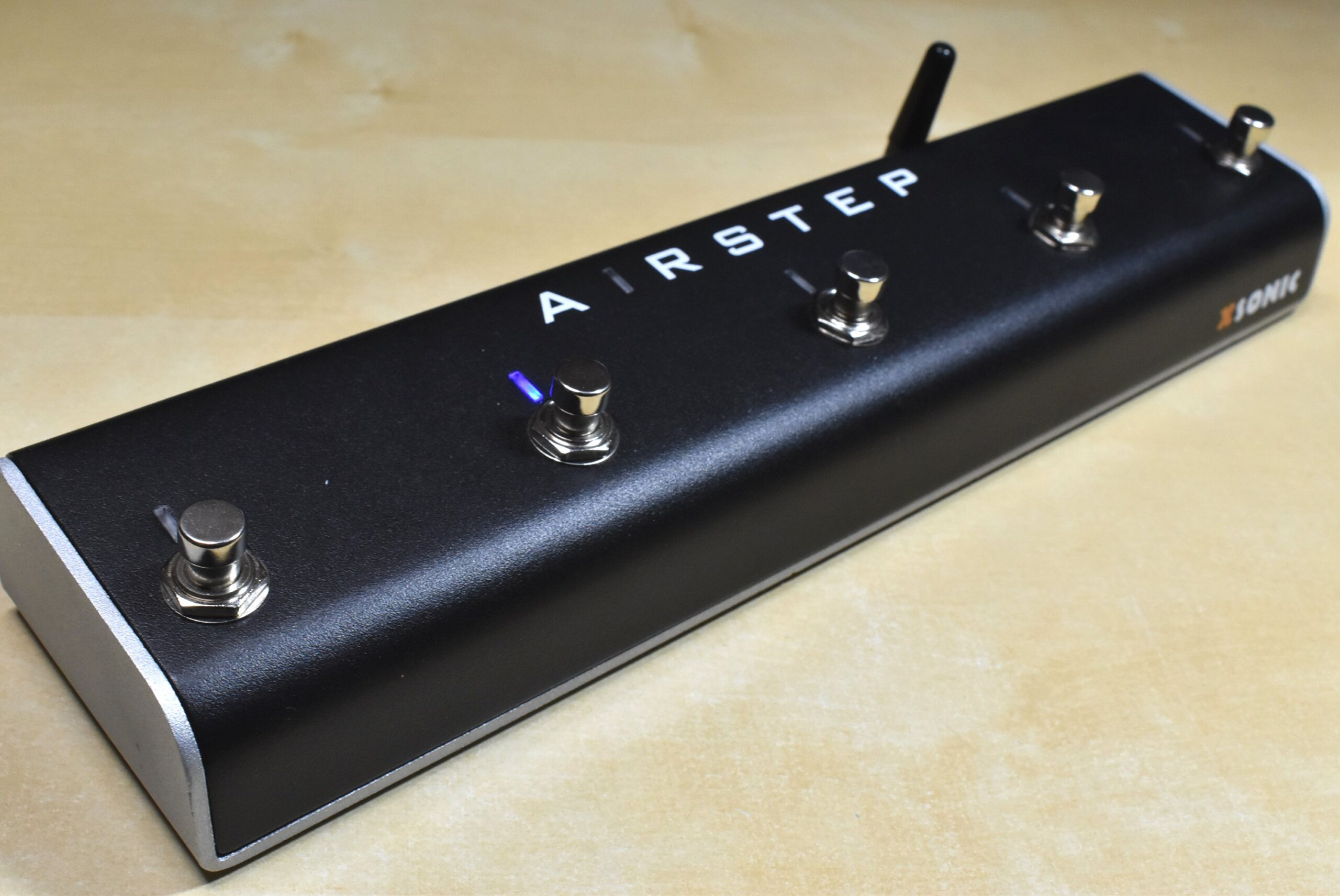 MIDI、Bluetooth、USB、アナログ接続まで何でもあり！究極のフット