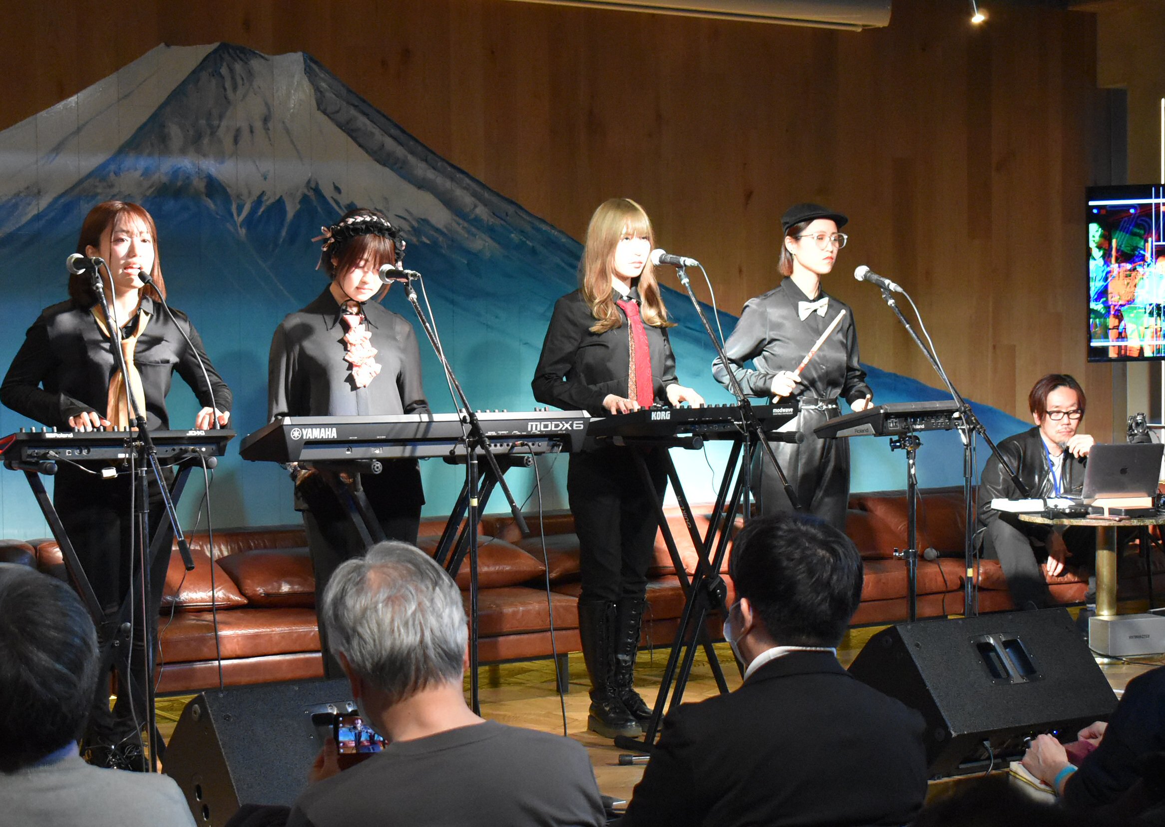 シンセフェスタ2021が東京銀座でリアル＆オンライン開催。小室哲哉さん