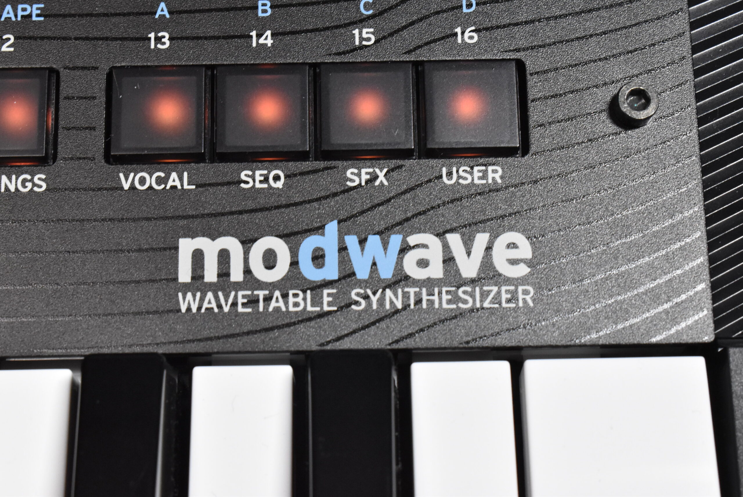 1985年発売のDW-8000を進化させたKORG modwaveはPCとの連携でより深い