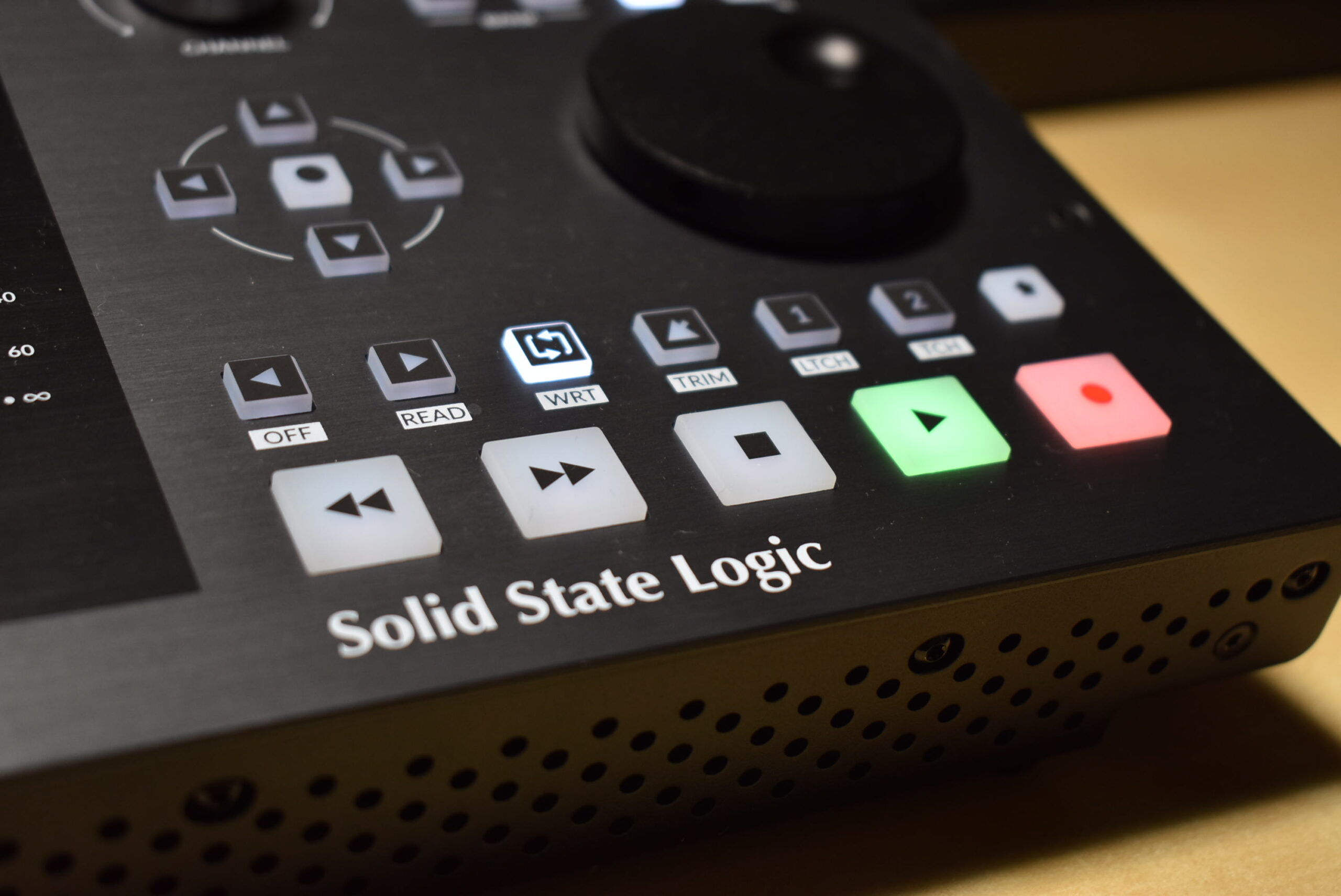 1フェーダー・フィジコンの本命、UF1がSSLから登場。メーターも搭載で