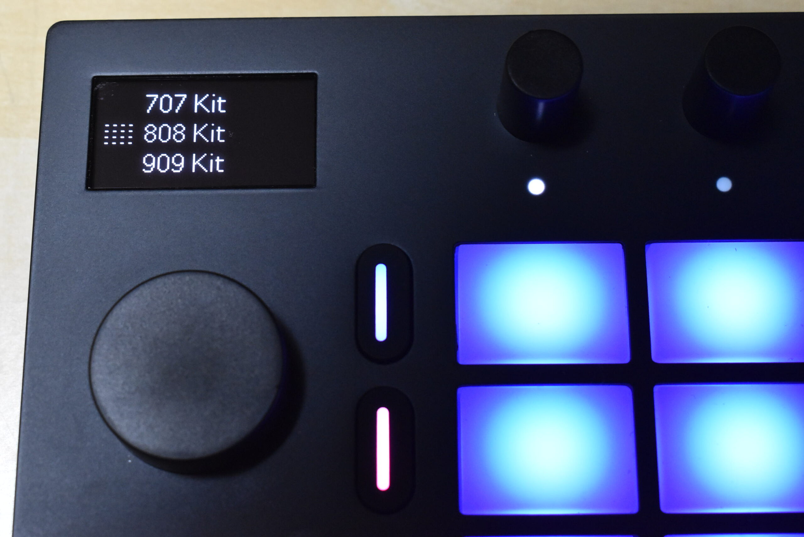 直感的に音楽制作をするためのコンパクトなオールインワン・ガジェット