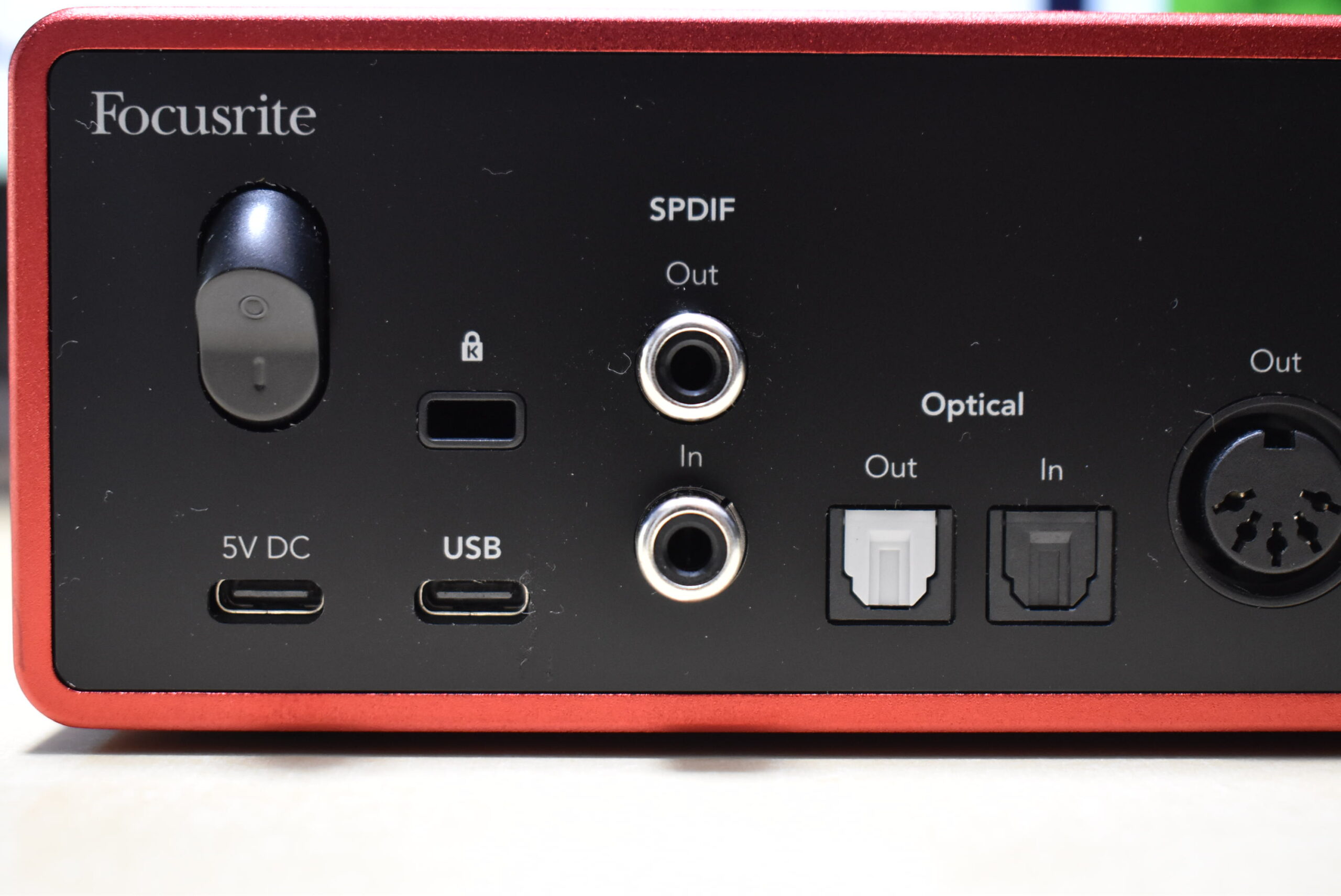 Scarlettのブルーモデル、Focusriteの40周年記念限定版も登場！用途に