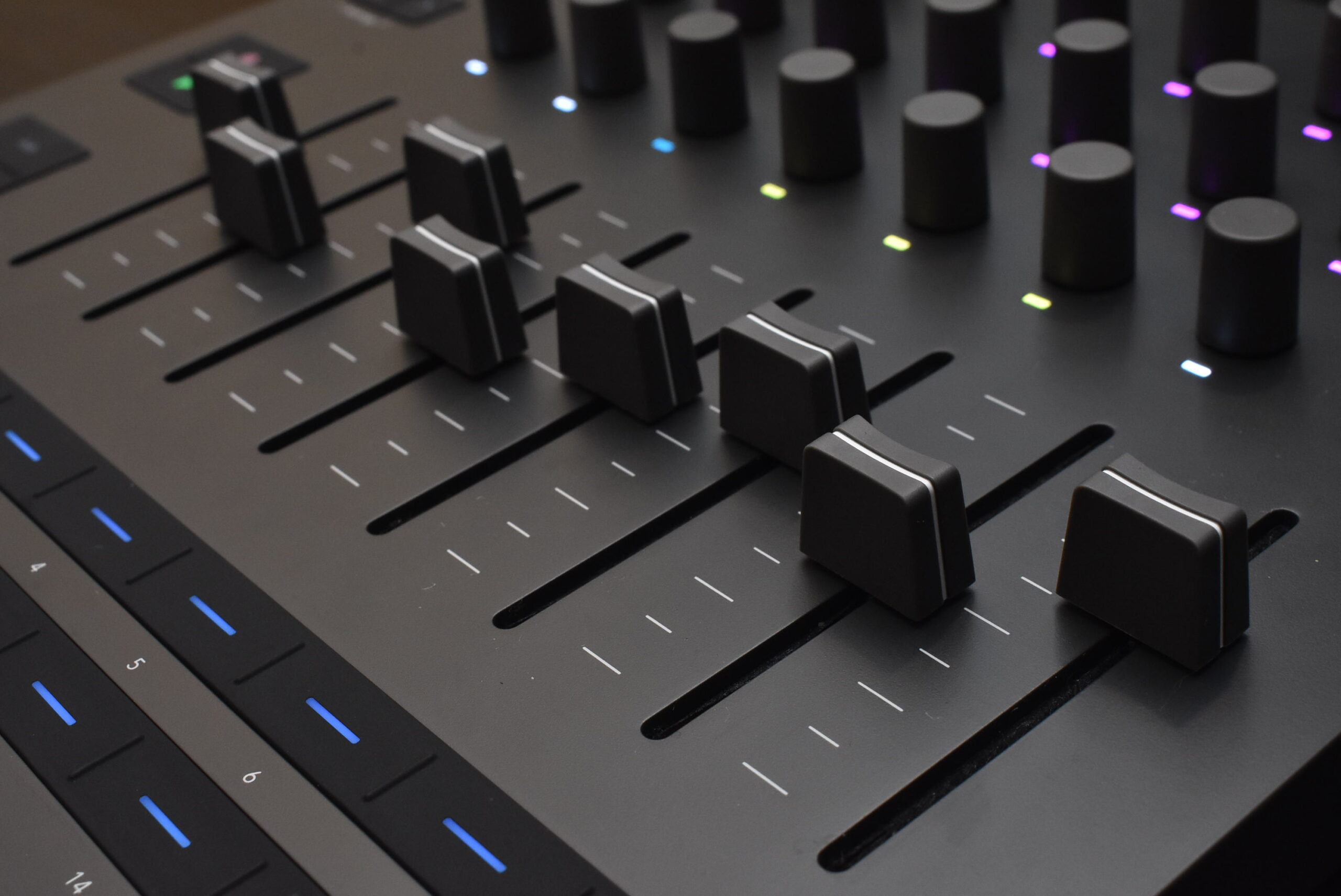 定番フィジコンが7年ぶりに大進化！Novation Launch Control XL 3を