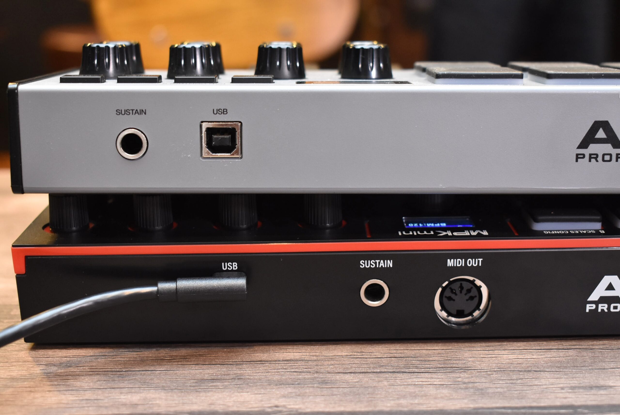 定番ミニキーボードの最新作MPK Mini IVが誕生。新音源Studio