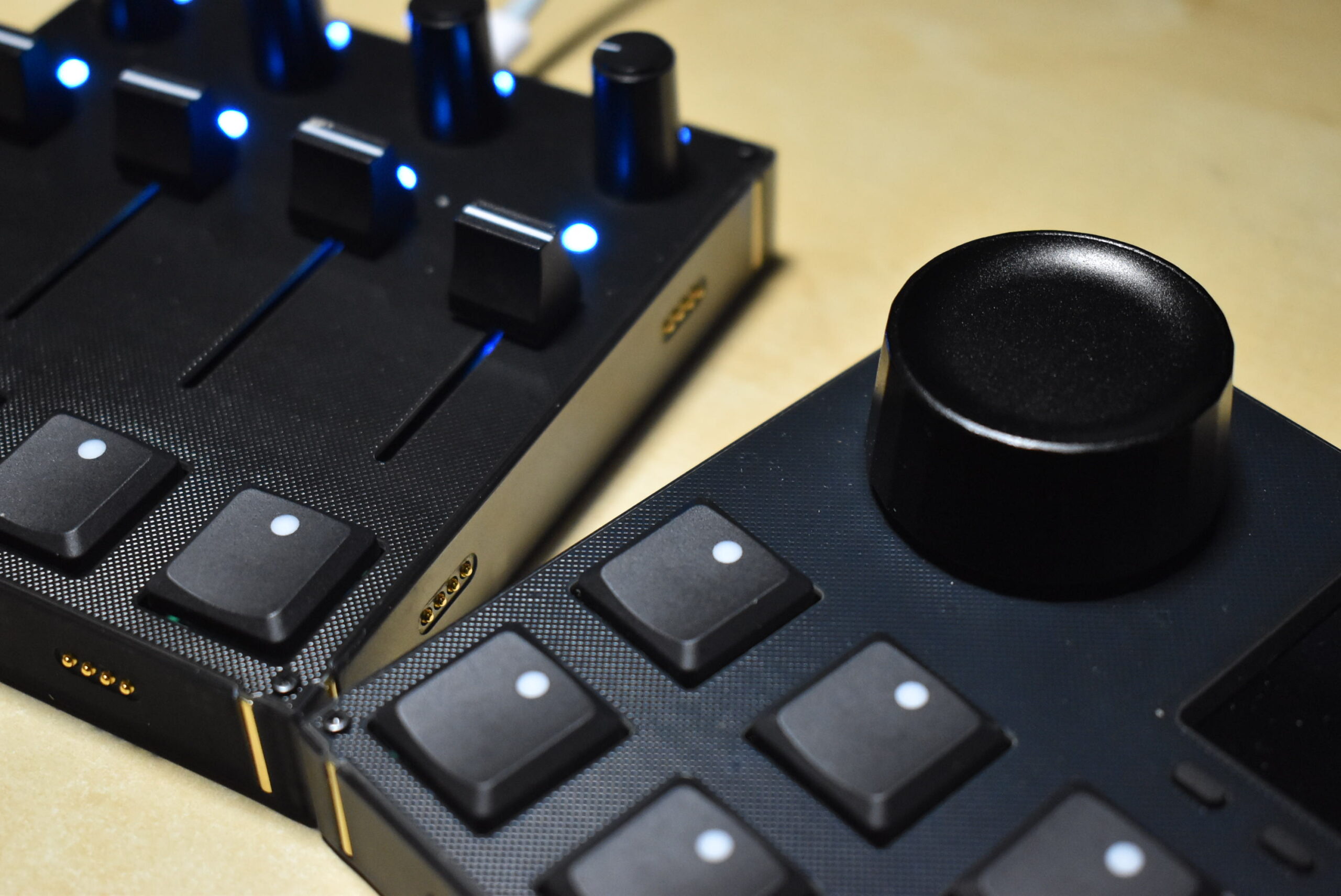 磁石で自在に拡張する新世代MIDIコントローラー、Intech Studio「Grid