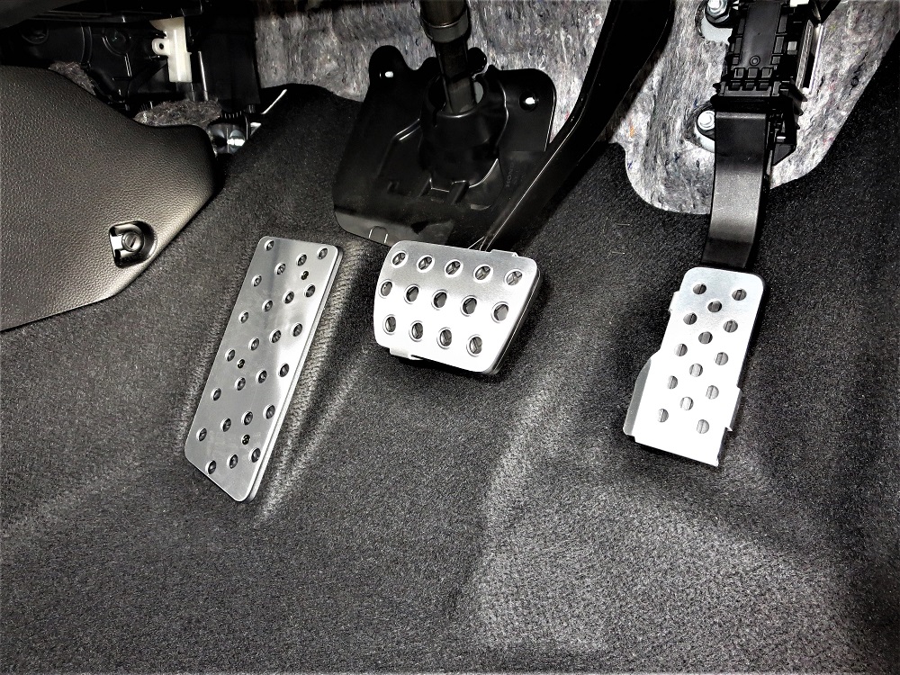 新発売 ホンダ フィット HONDA FIT GR e:HEV 専用アルミペダルプラス