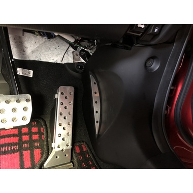 世界初！CX-5 KF,cx-8 KG 用右足フットレスト付きトリムカバー 商品